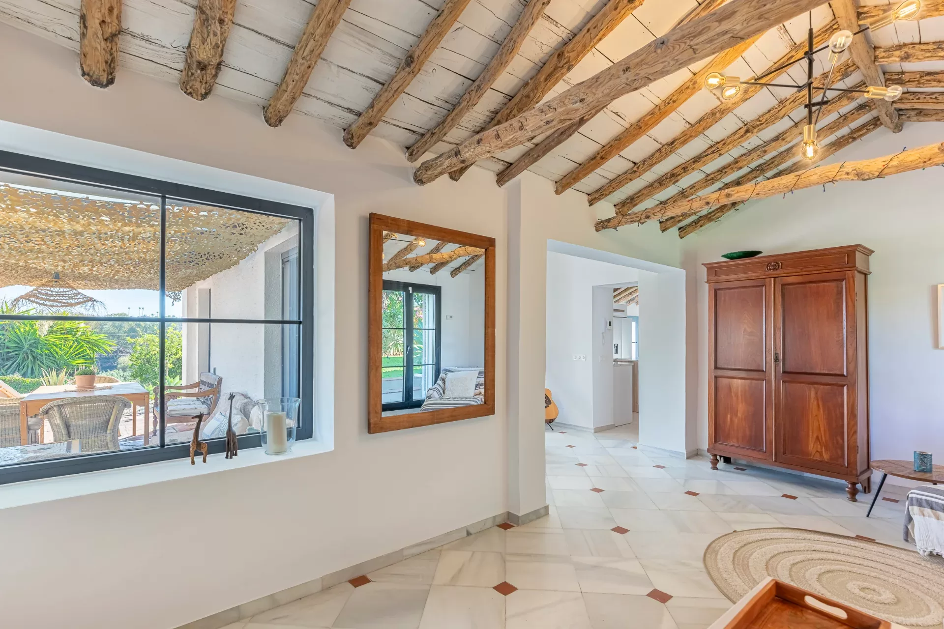 Renovated Country Villa with Lake and Mountain Views in Guadalmina Alta — photo 11