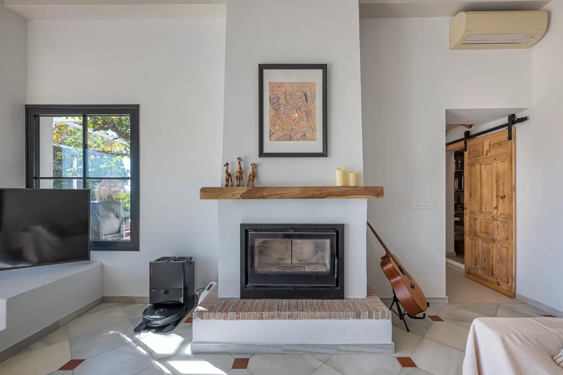 Renovated Country Villa with Lake and Mountain Views in Guadalmina Alta — photo 7