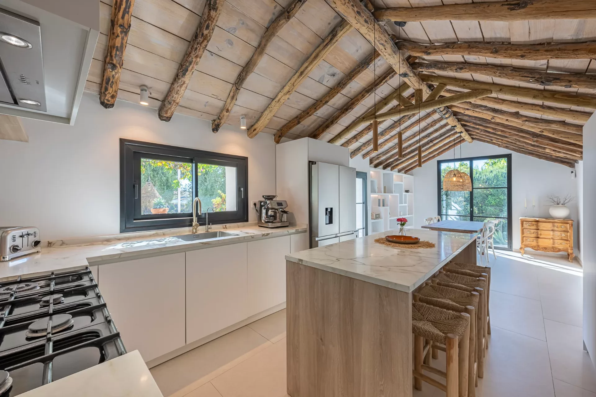 Renovated Country Villa with Lake and Mountain Views in Guadalmina Alta — photo 9