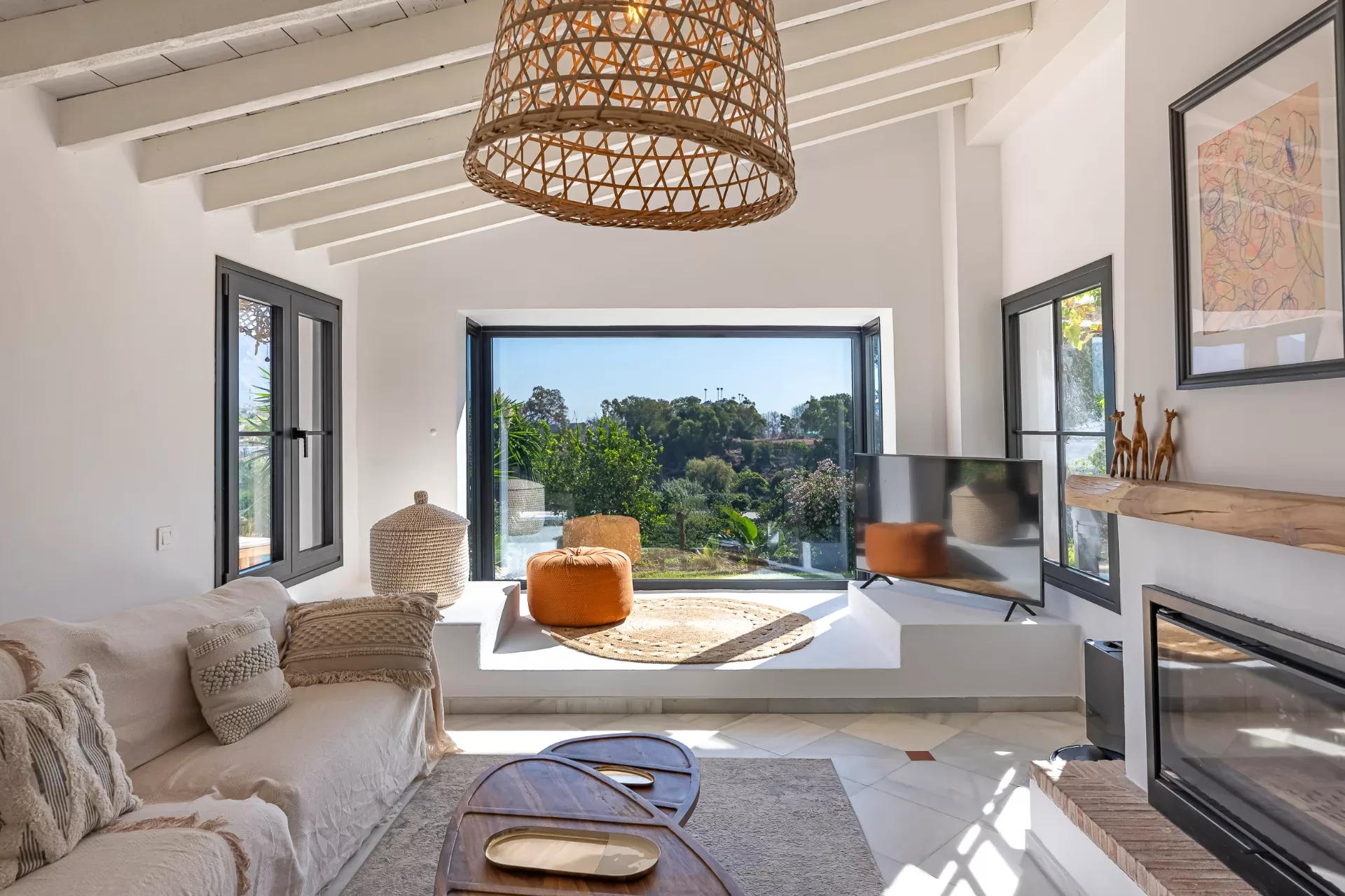Renovated Country Villa with Lake and Mountain Views in Guadalmina Alta — photo 4