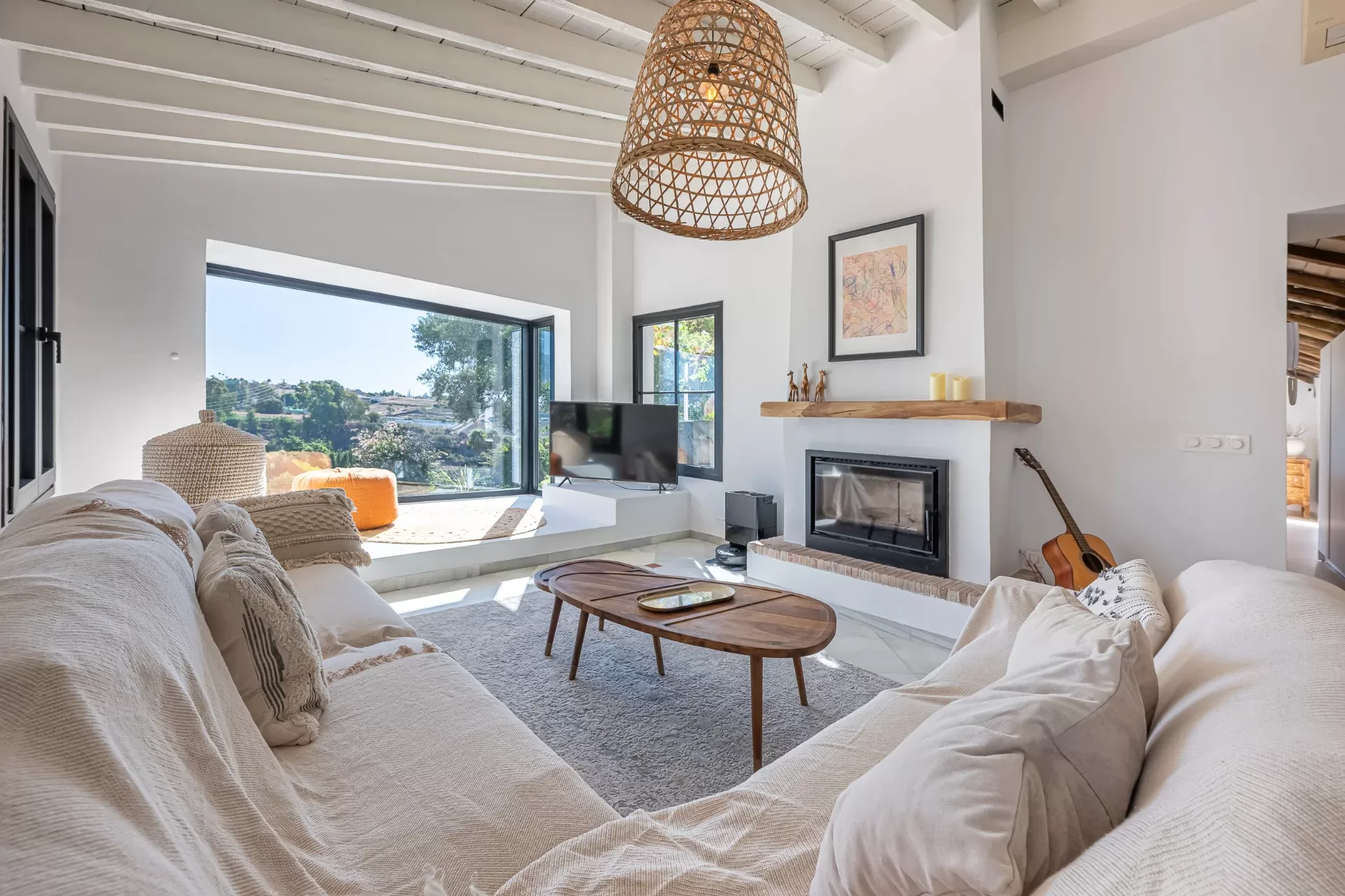 Renovated Country Villa with Lake and Mountain Views in Guadalmina Alta — photo 6