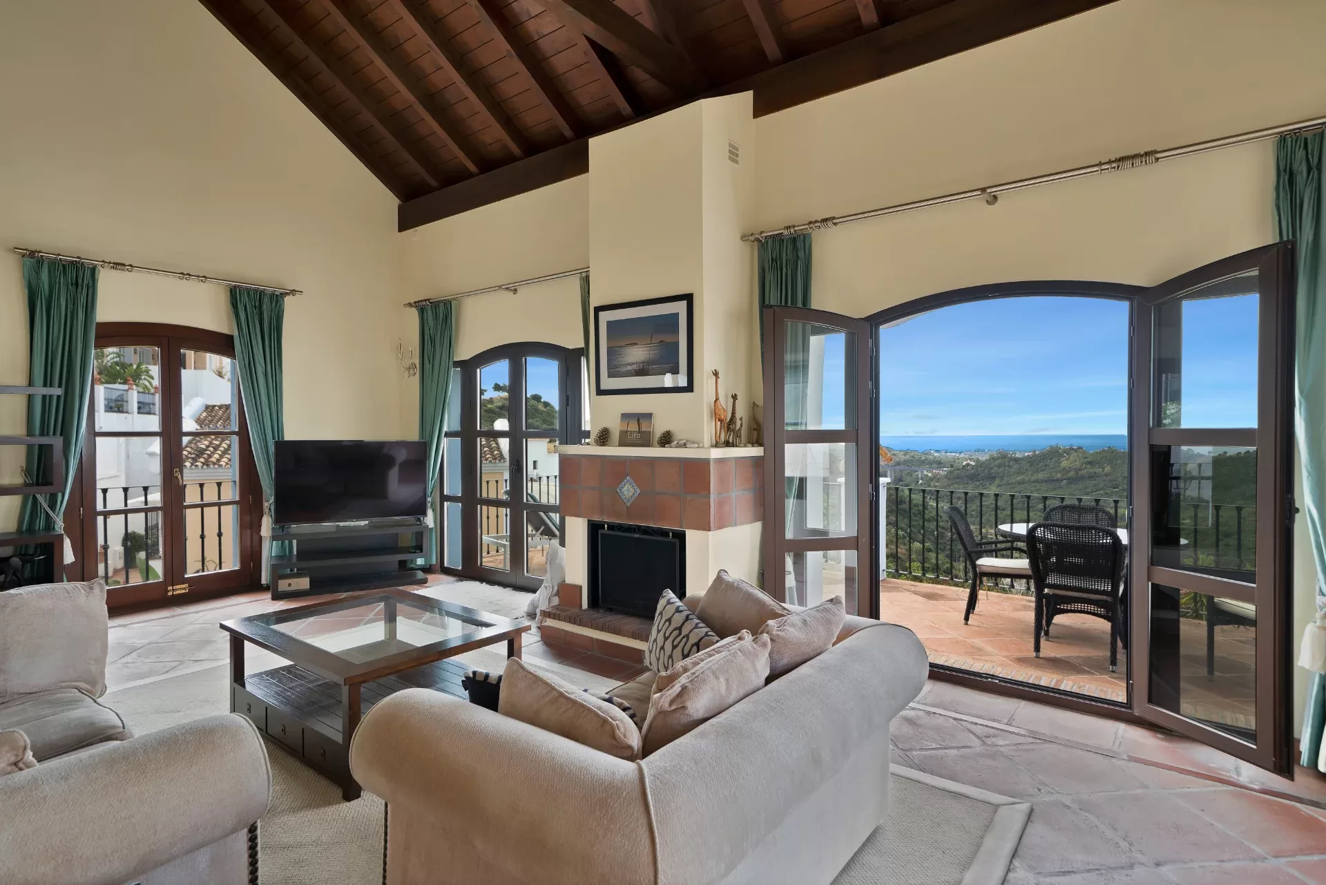 Charming Townhouse with Panoramic Sea Views in Exclusive Monte Mayor, Benahavís — photo 2