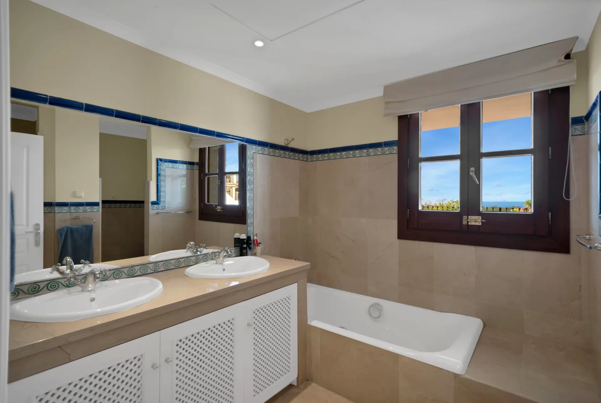 Charming Townhouse with Panoramic Sea Views in Exclusive Monte Mayor, Benahavís — photo 11