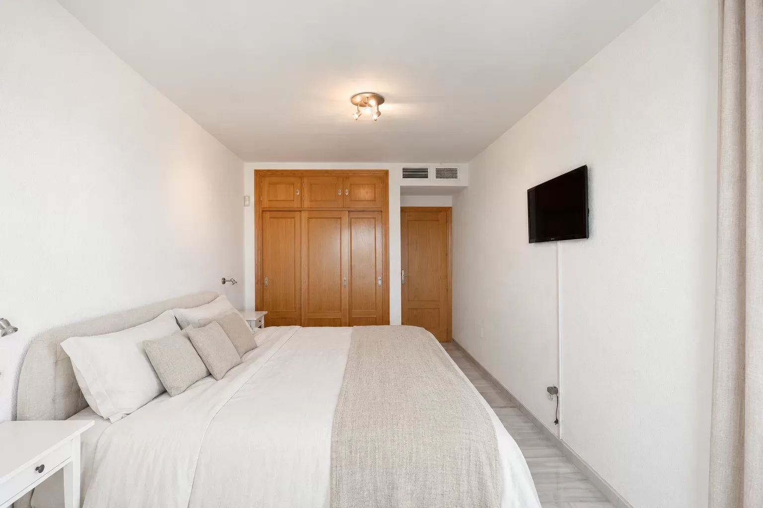 Corner apartment by the seafront with terrace and rooftop terrace — photo 9