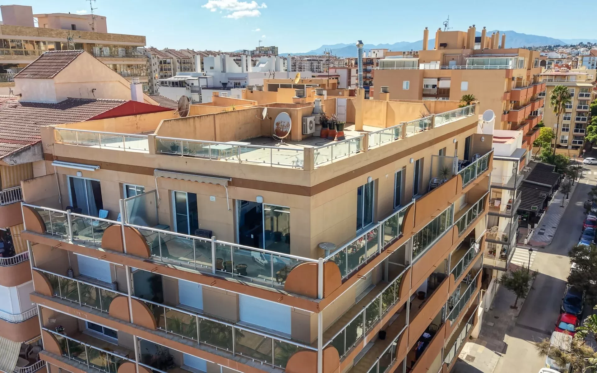 Corner apartment by the seafront with terrace and rooftop terrace — photo 2