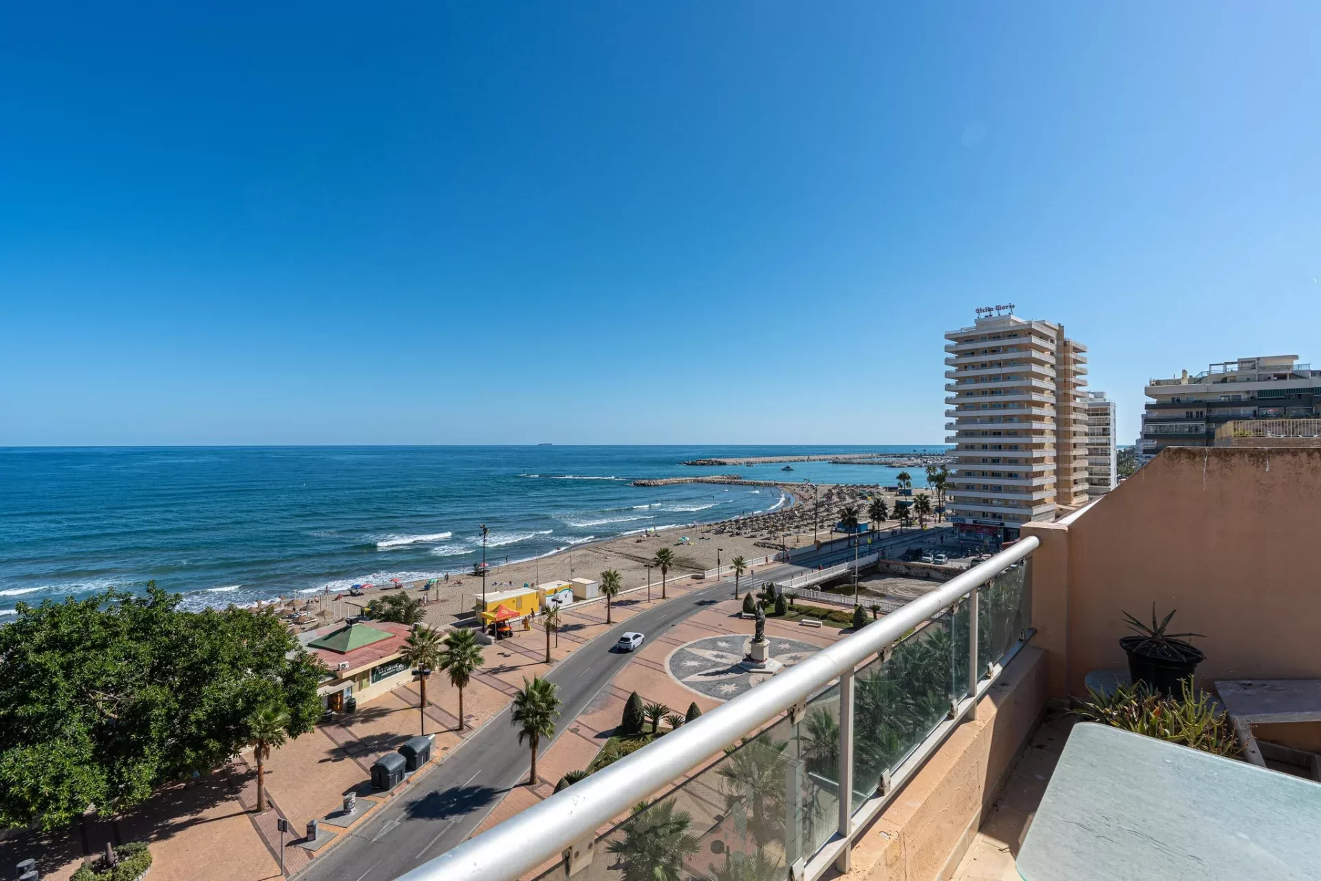 Corner apartment by the seafront with terrace and rooftop terrace — photo 5