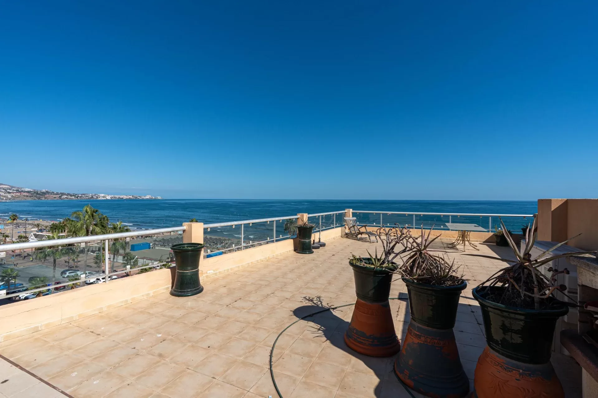 Corner apartment by the seafront with terrace and rooftop terrace — photo 4