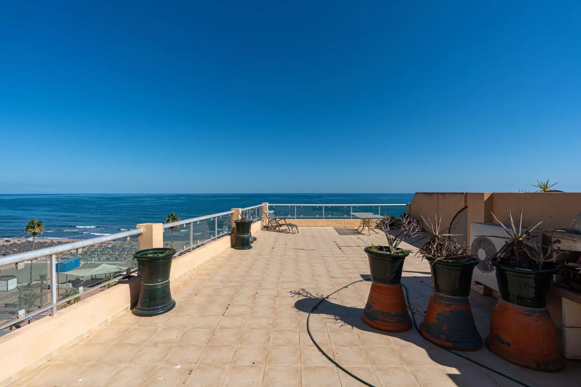 Corner apartment by the seafront with terrace and rooftop terrace — photo 15