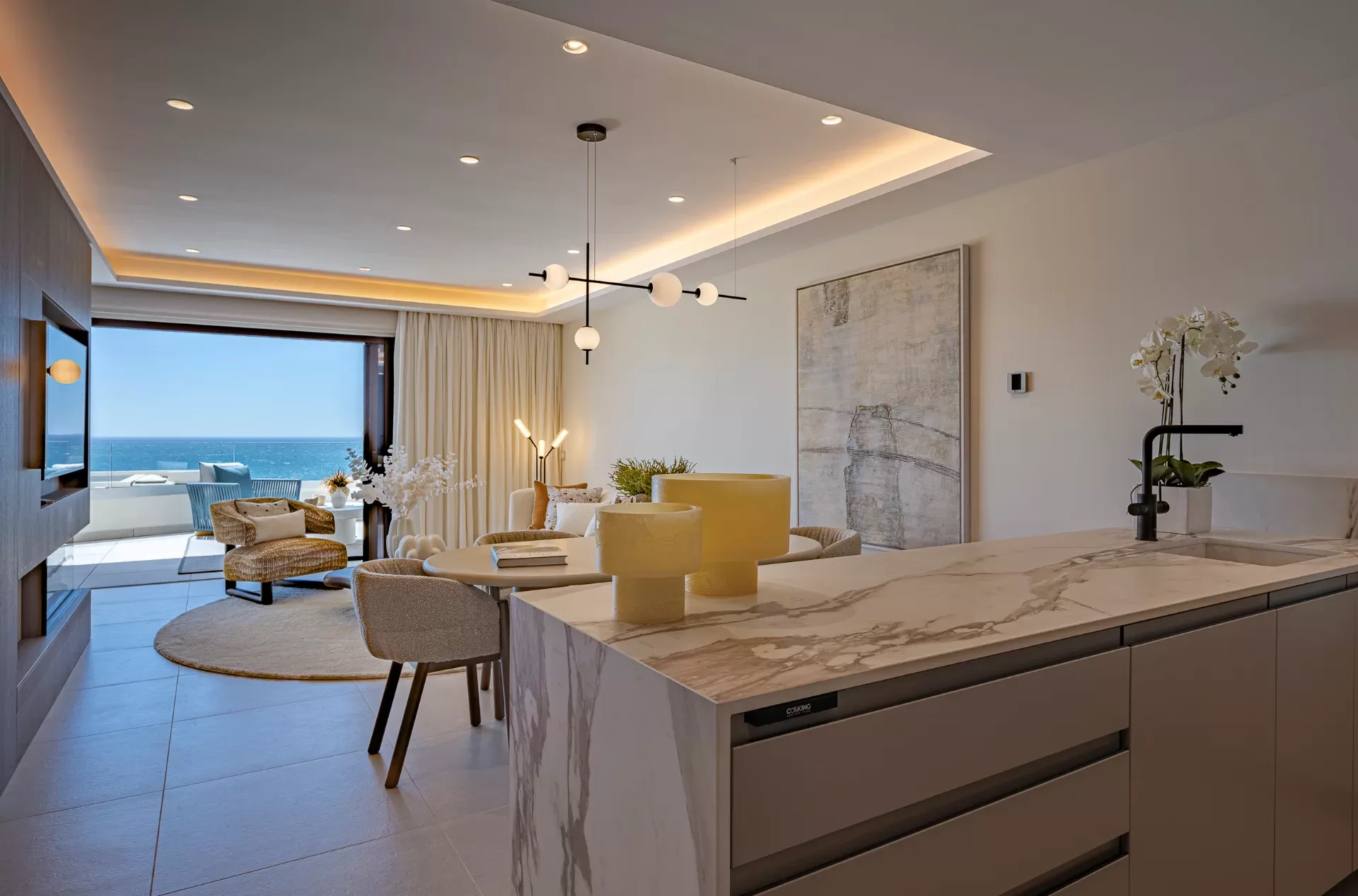 Fully Renovated Frontline Beach Apartment in Velaya, Estepona — photo 6