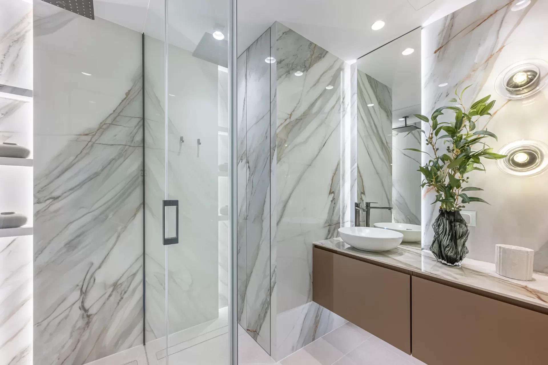 Fully Renovated Frontline Beach Apartment in Velaya, Estepona — photo 15