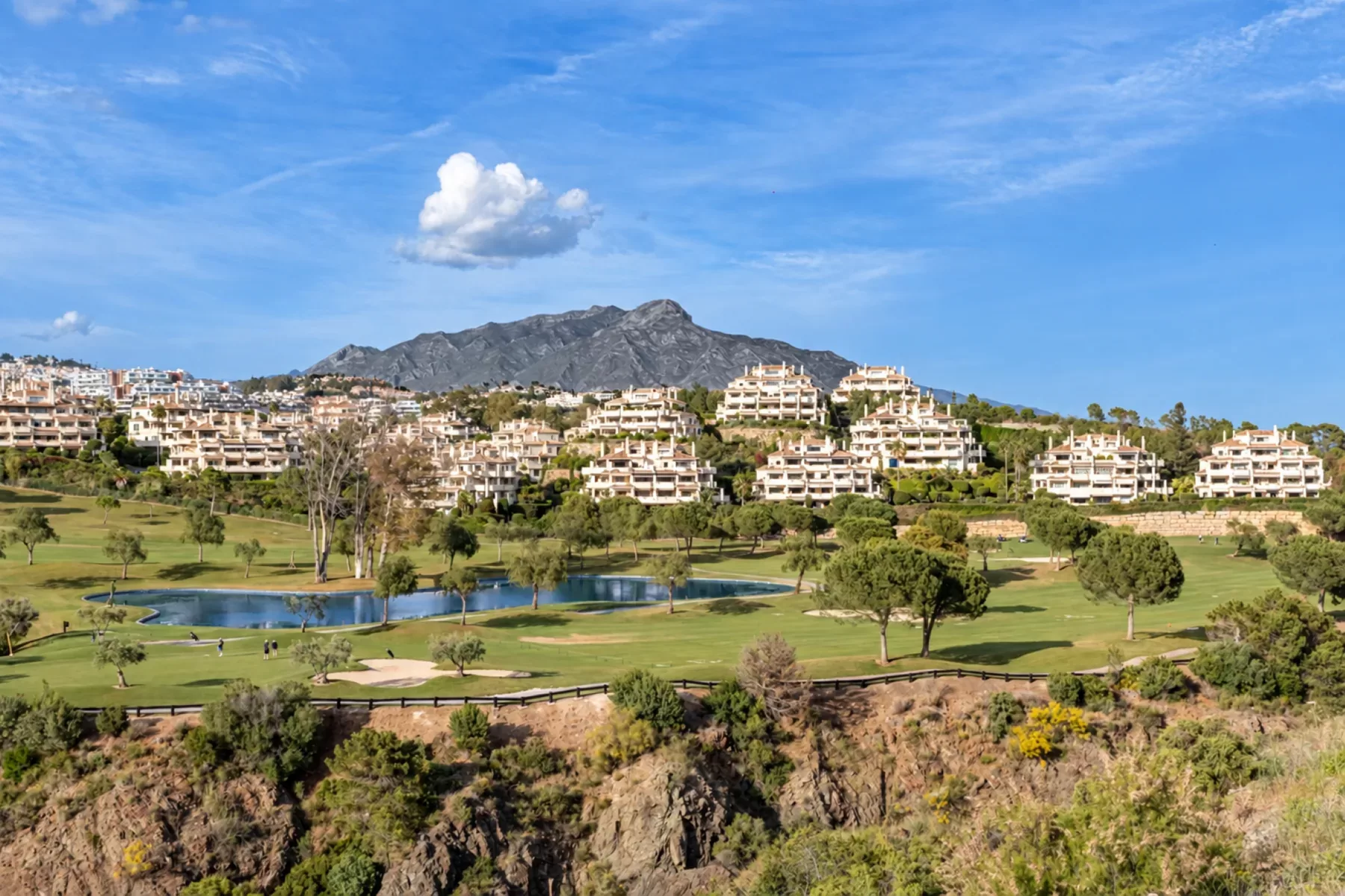 Elegant duplex penthouse in Capanes del Golf