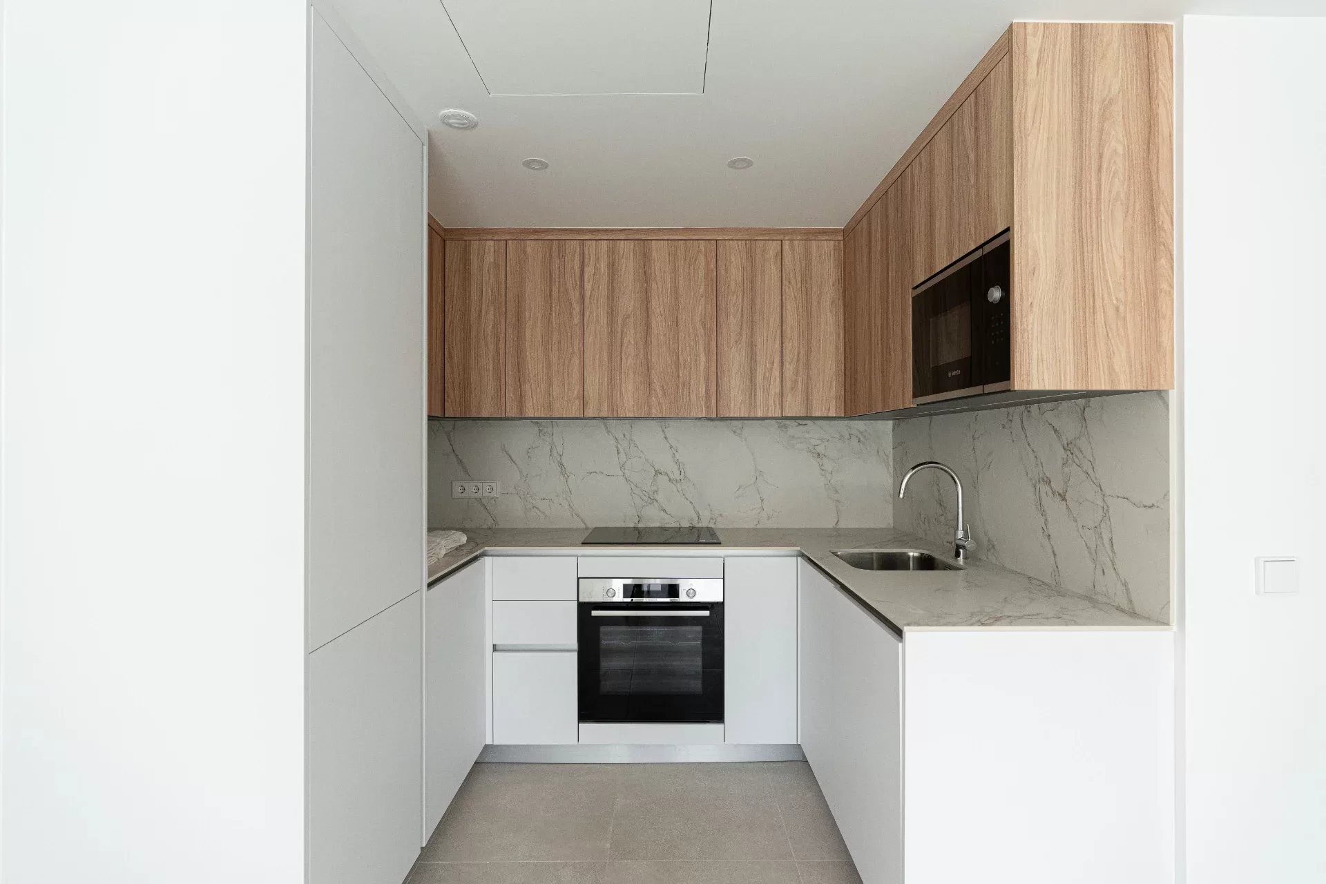 Exclusive city accommodation with a generous terrace near the beach — photo 4