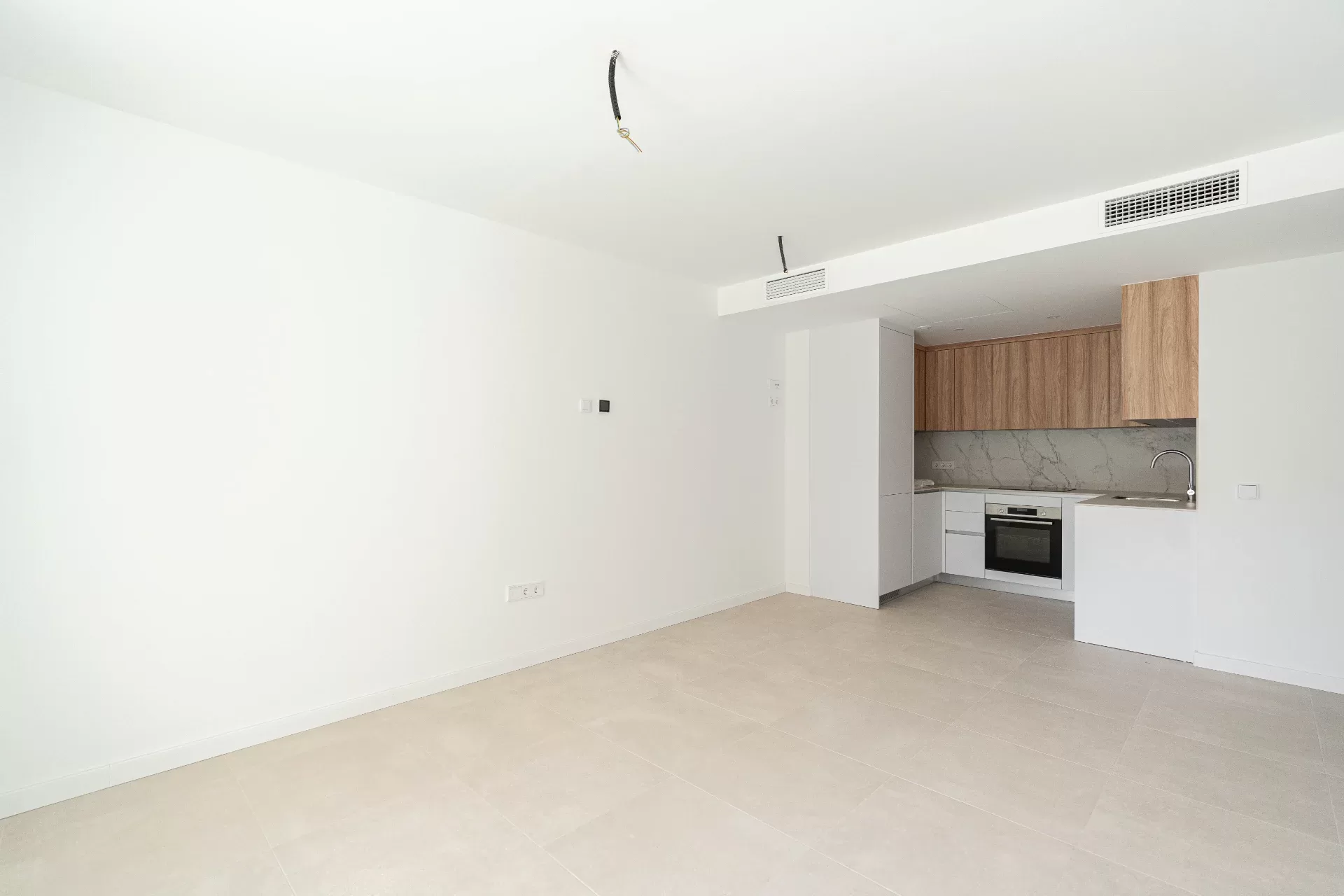 Exclusive city accommodation with a generous terrace near the beach — photo 3