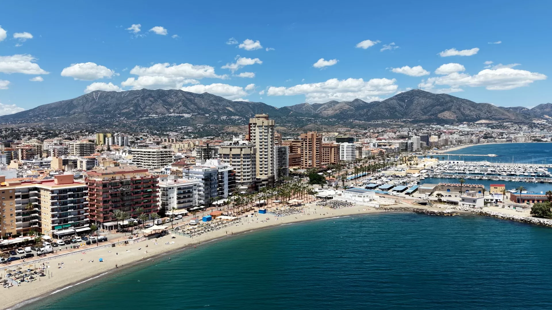 Live on the first line in the center of Fuengirola — photo 17