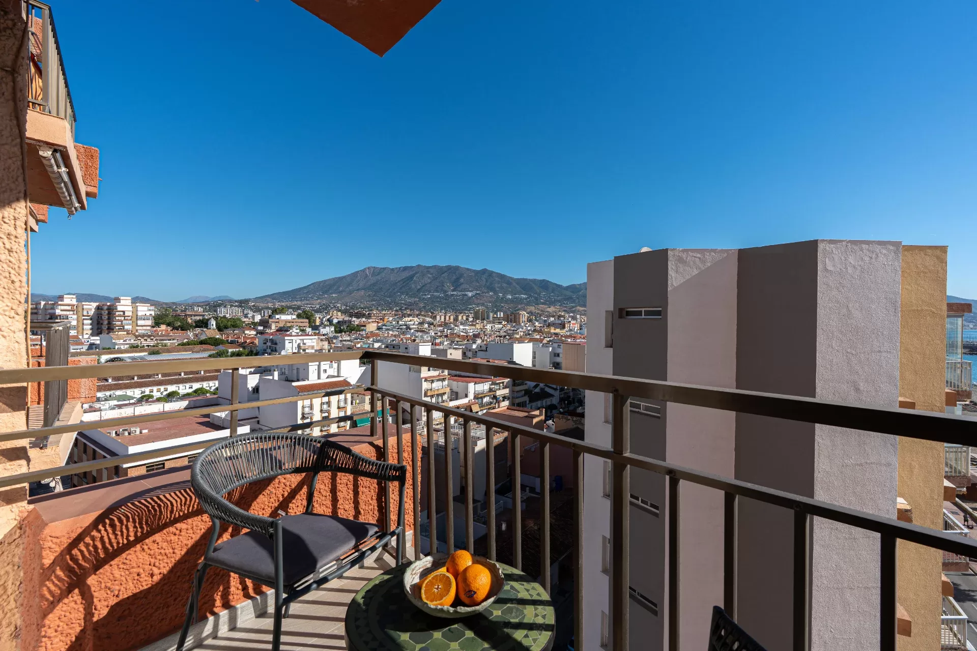 Live on the first line in the center of Fuengirola