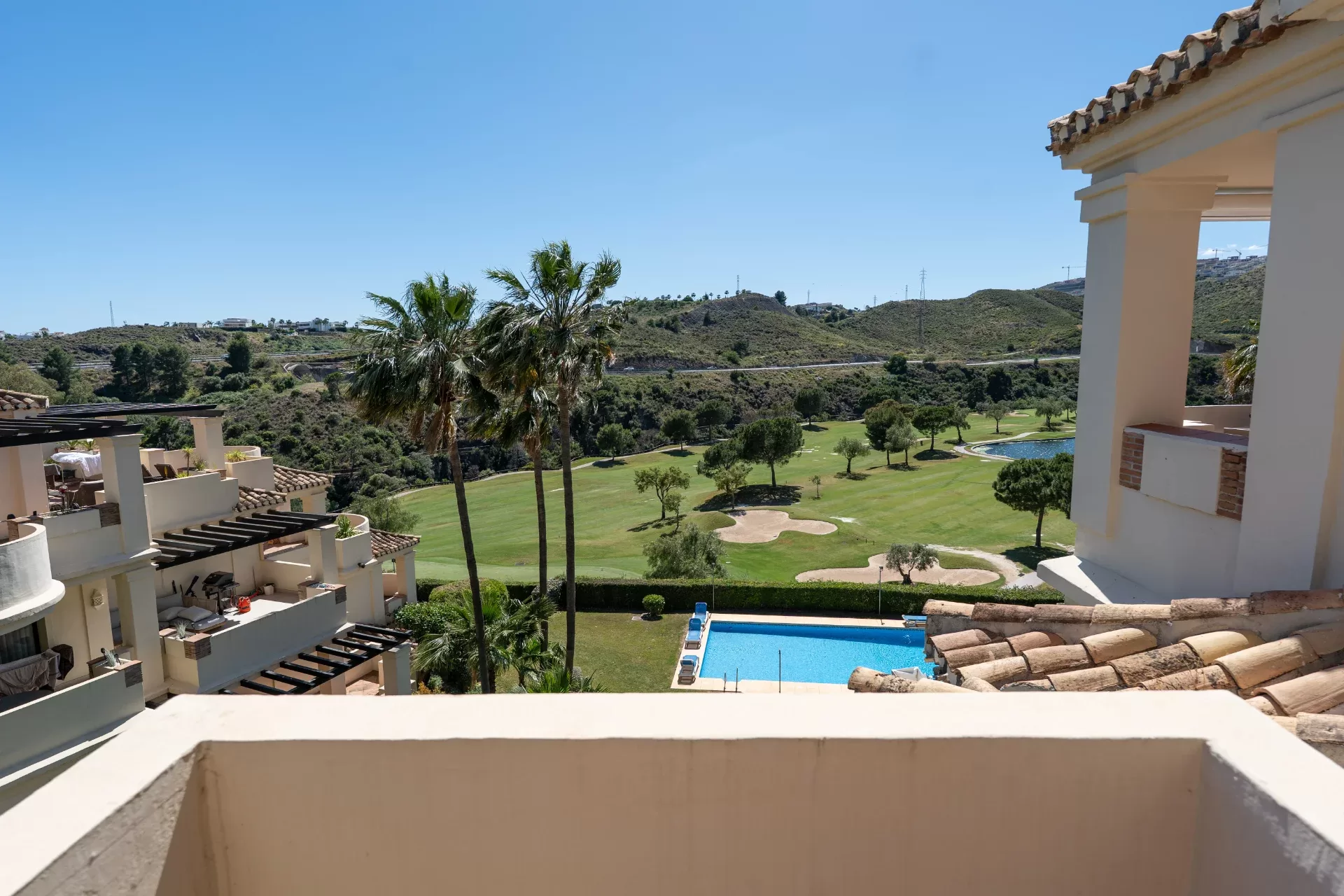 Spacious South-Facing Apartment with 65 m² Terrace in Capanes del Golf — photo 2