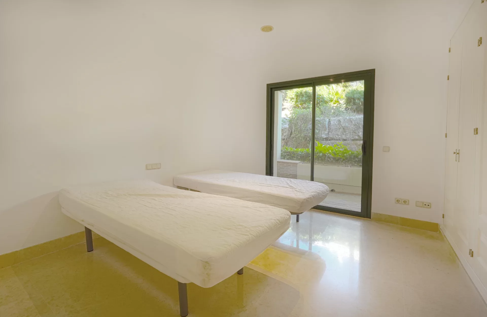 Spacious South-Facing Apartment with 65 m² Terrace in Capanes del Golf — photo 13