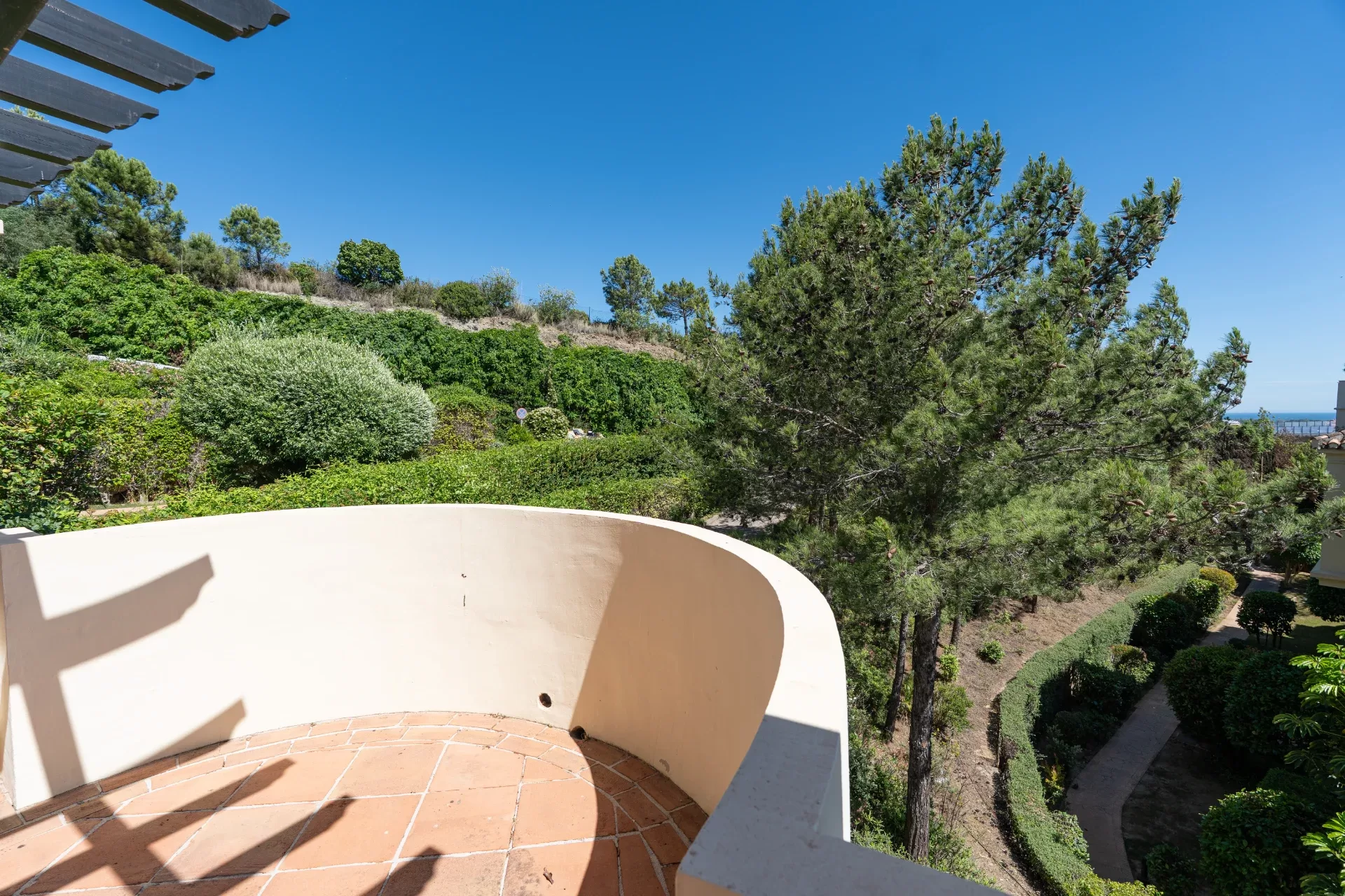 Spacious South-Facing Apartment with 65 m² Terrace in Capanes del Golf — photo 10
