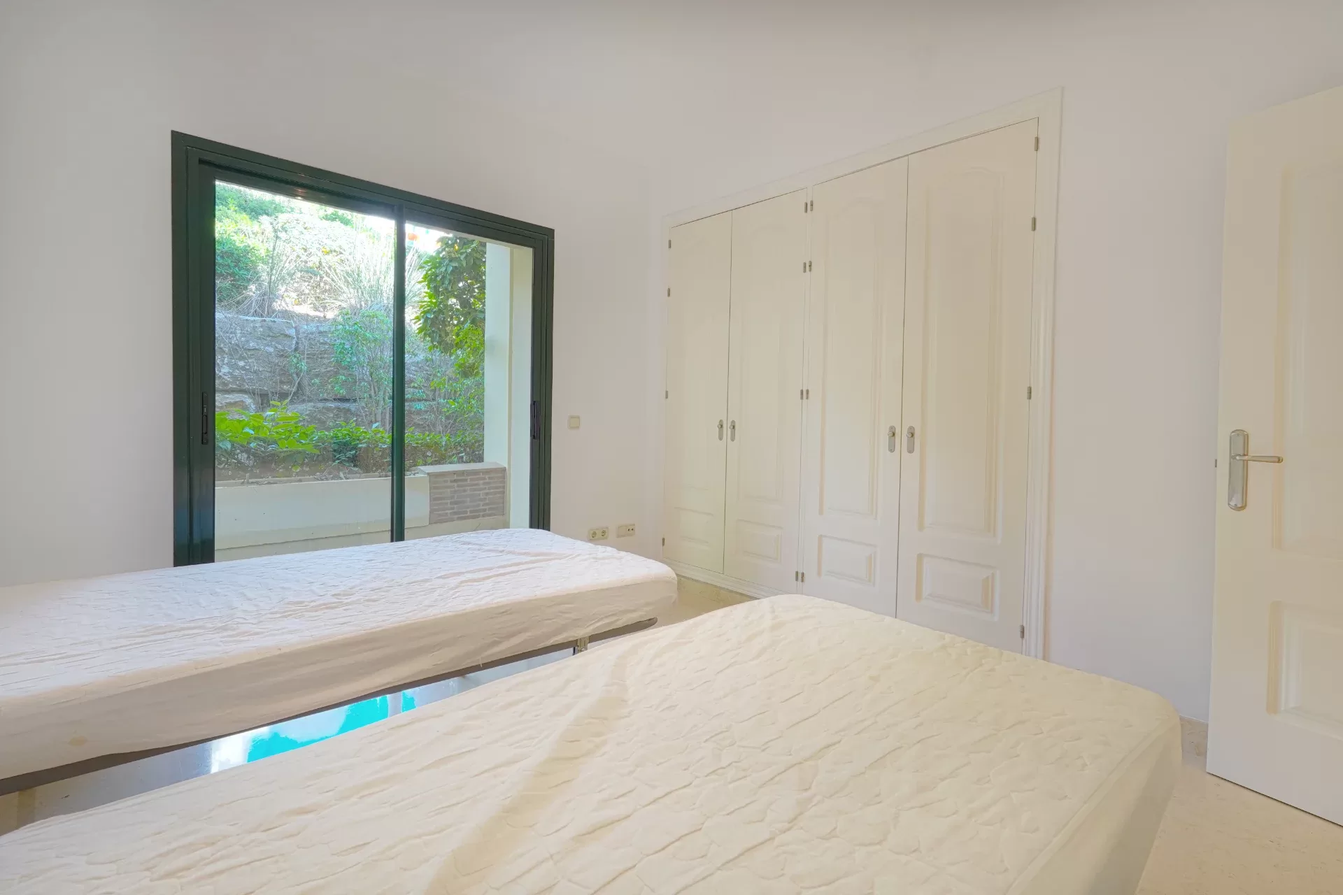Spacious South-Facing Apartment with 65 m² Terrace in Capanes del Golf — photo 12
