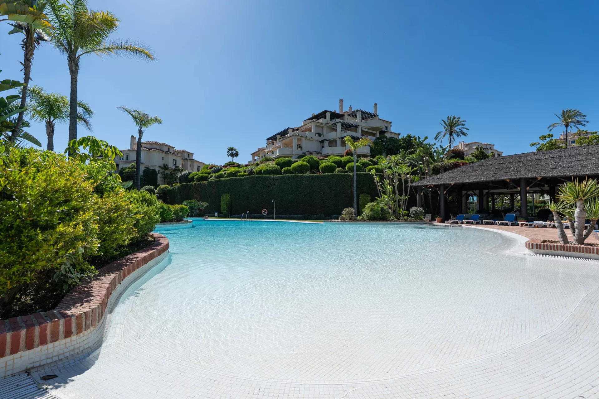 Spacious South-Facing Apartment with 65 m² Terrace in Capanes del Golf