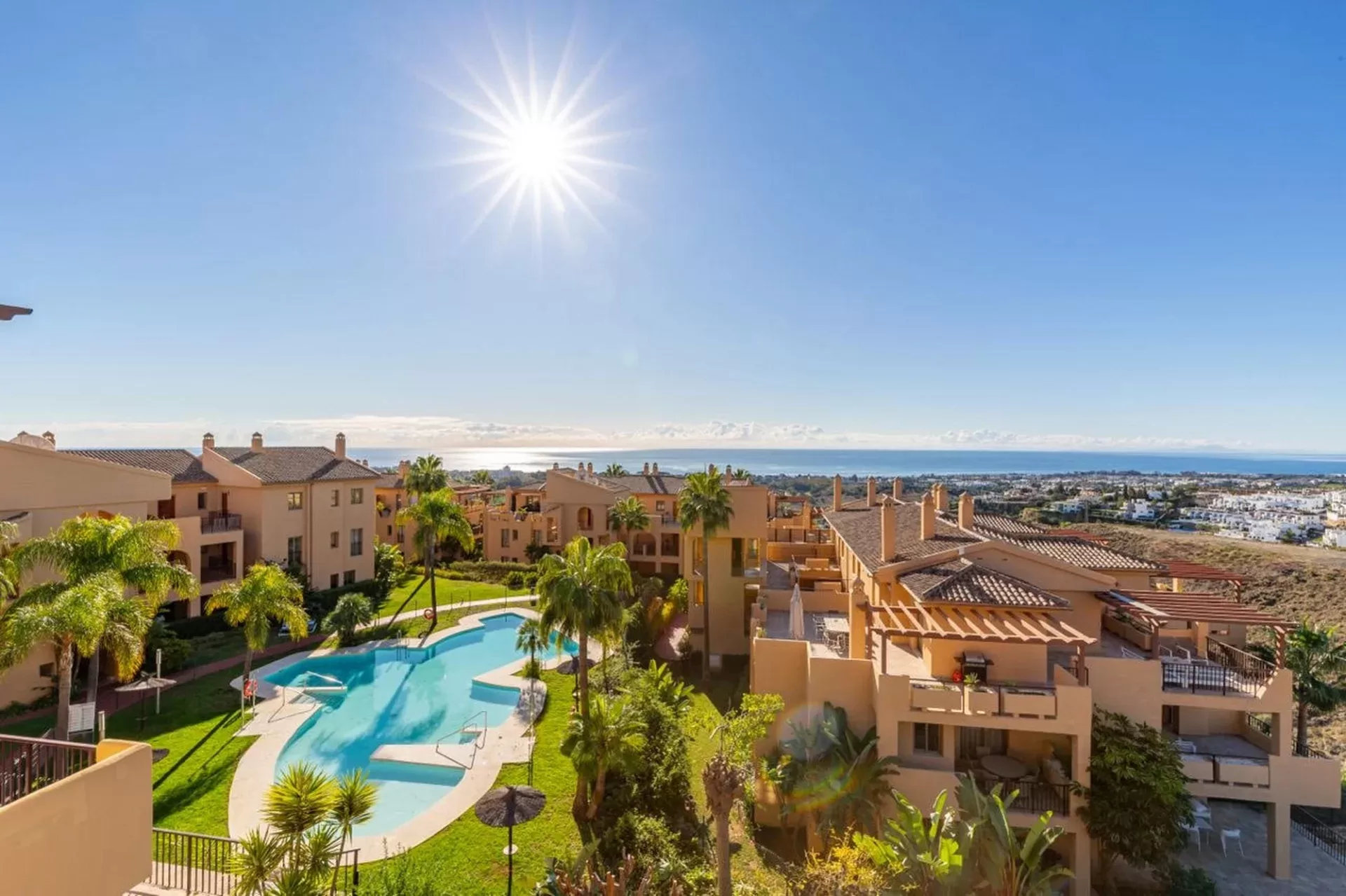 Spacious 2-Bedroom Penthouse with Panoramic Sea Views in Benahavís