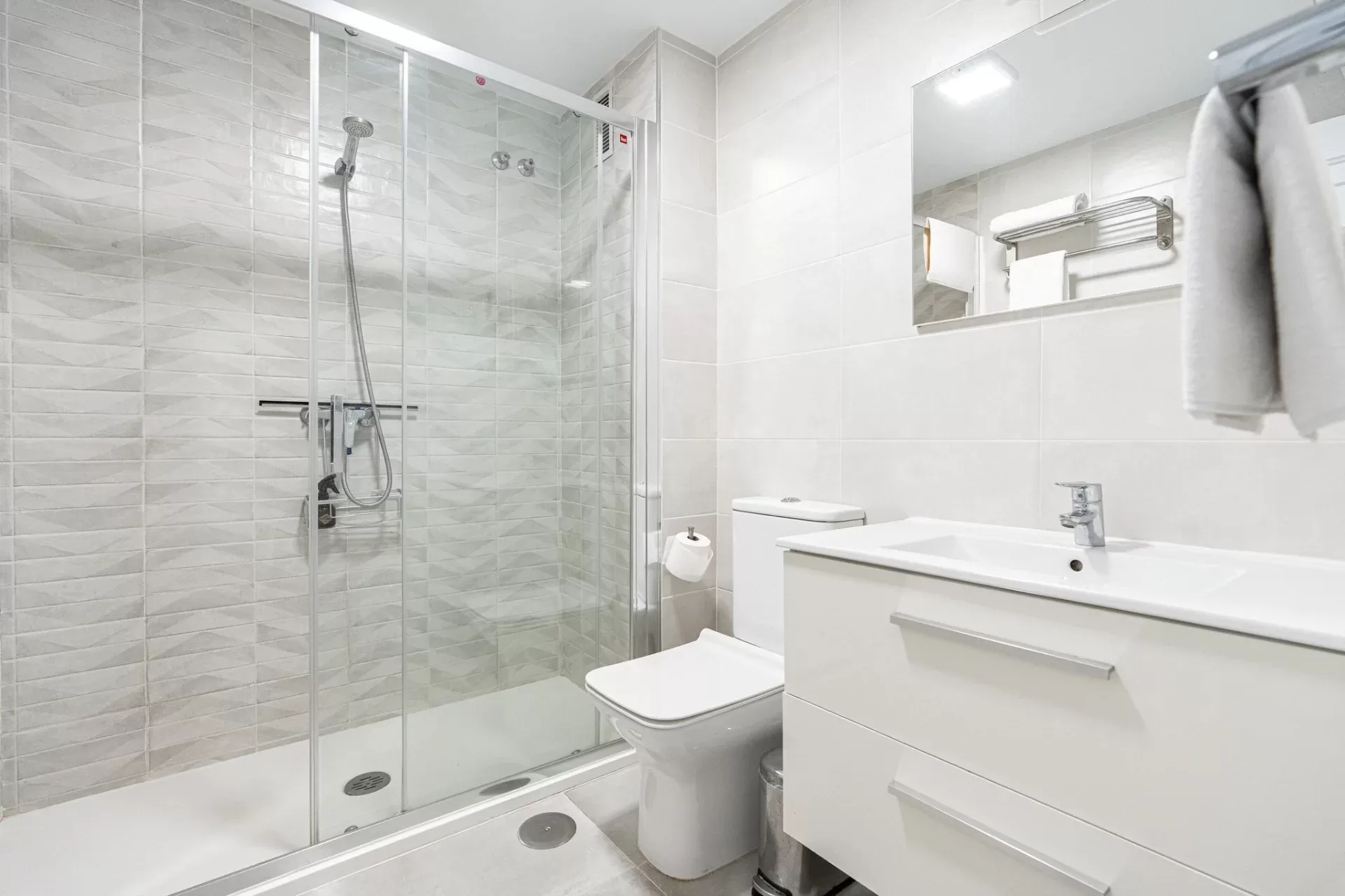 Central location with sea views – a few minutes from the beach in Las Rampas, Fuengirola — photo 13