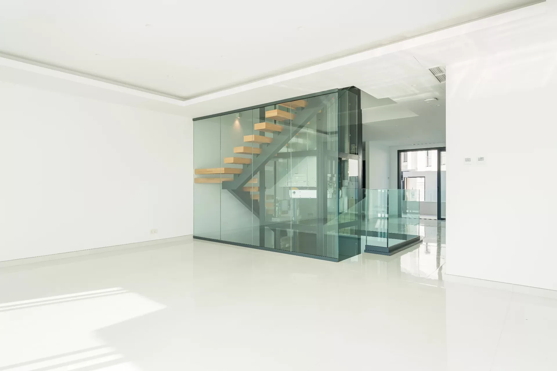 New construction with modern design and panoramic view — photo 7