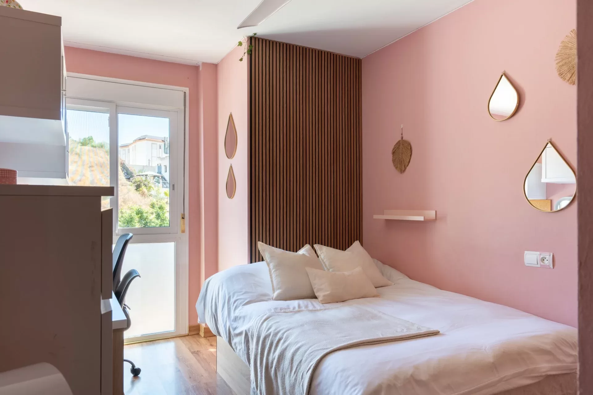A renovated townhouse near Carvajal beach – with jacuzzi, garage and communal pool — photo 4