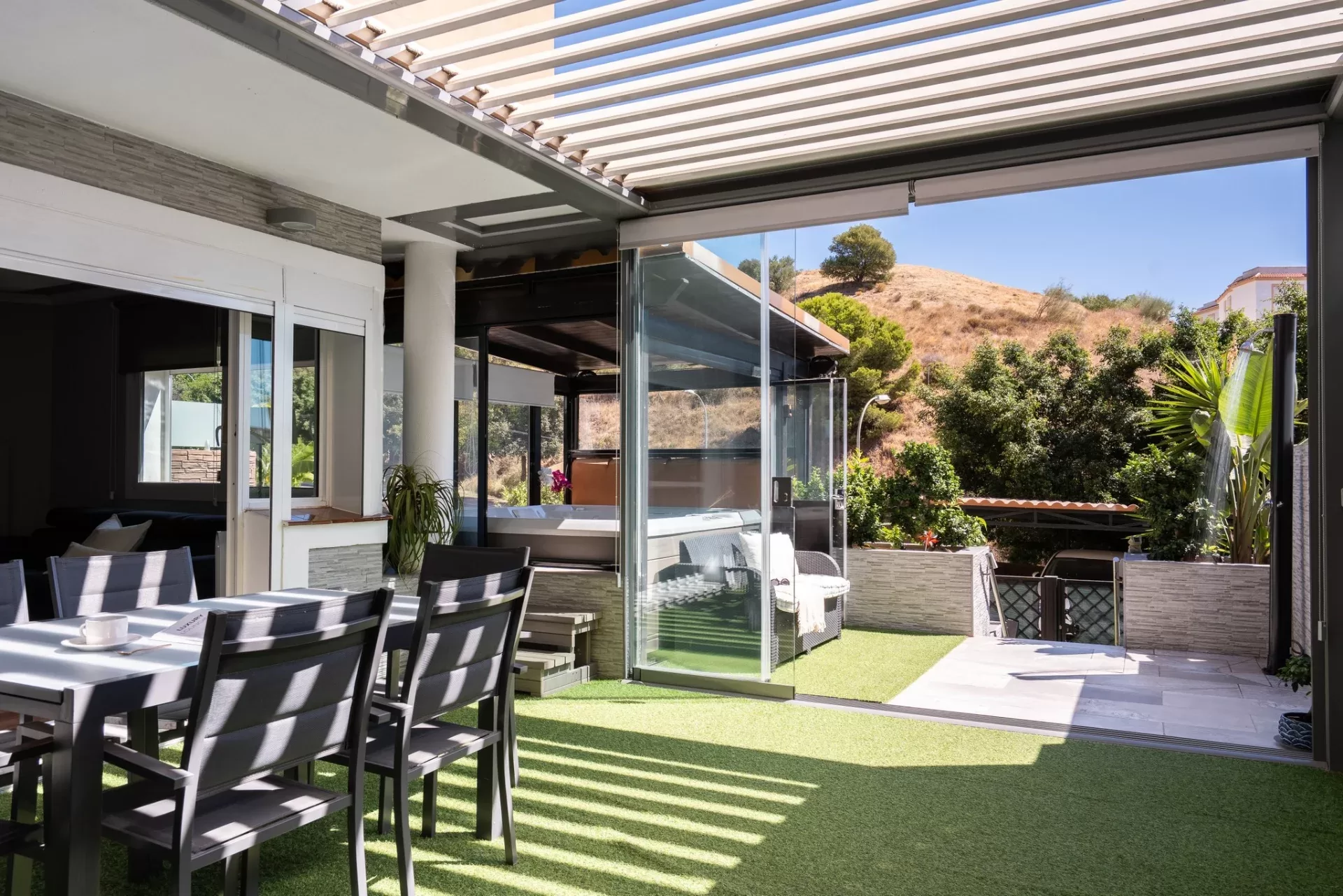 A renovated townhouse near Carvajal beach – with jacuzzi, garage and communal pool