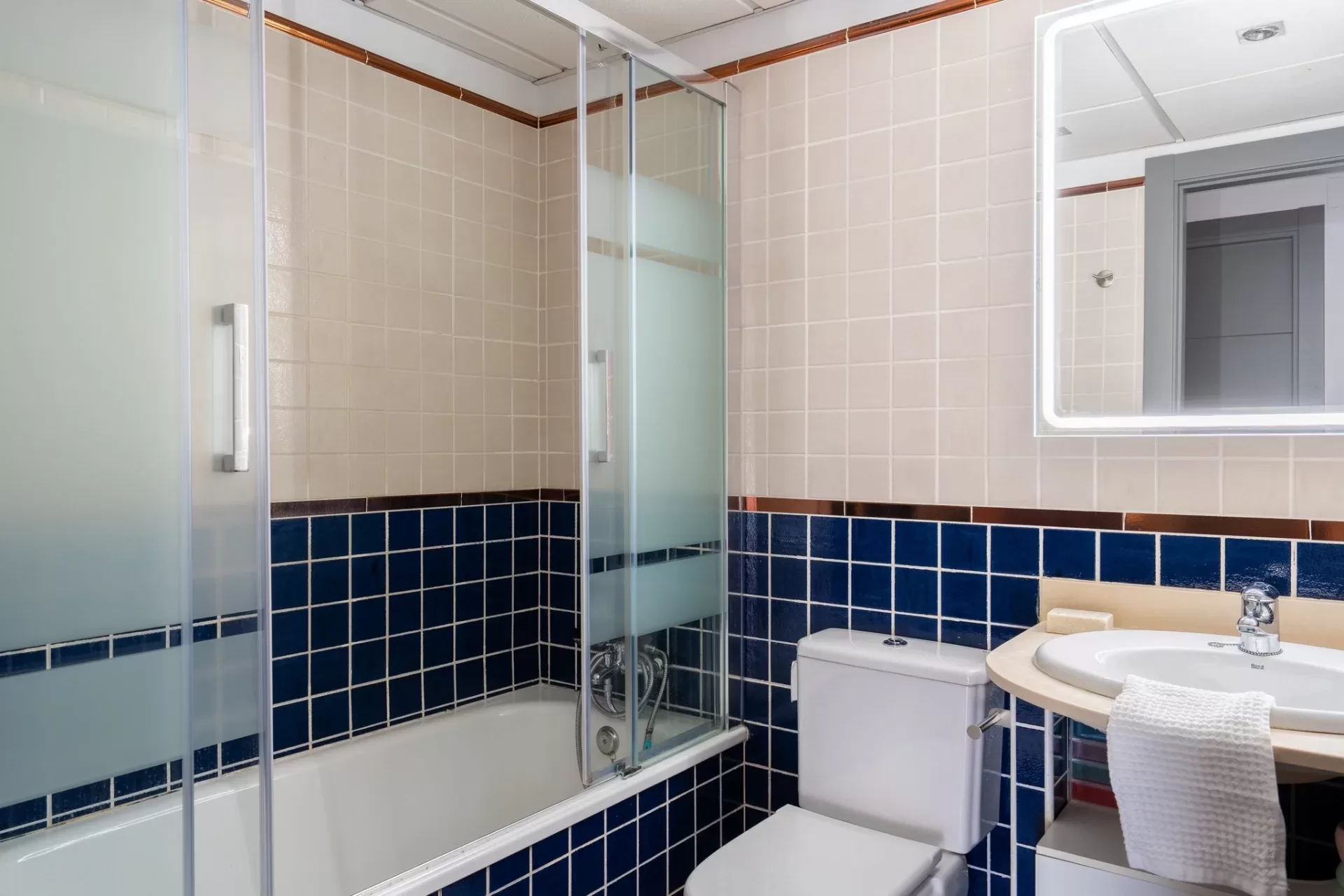 A renovated townhouse near Carvajal beach – with jacuzzi, garage and communal pool — photo 6