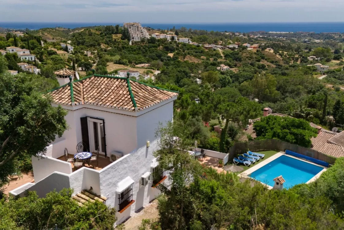 Private Three-Bedroom Villa with Panoramic Sea Views in Estepona — photo 10