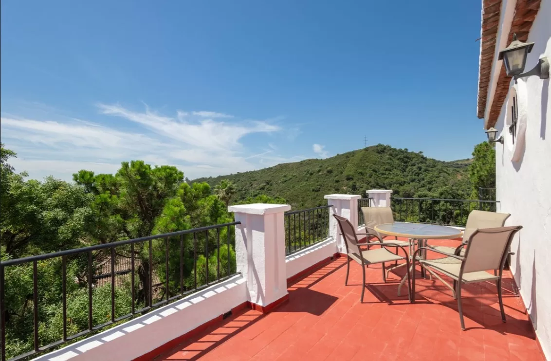 Private Three-Bedroom Villa with Panoramic Sea Views in Estepona — photo 15