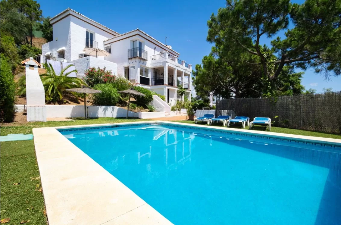 Private Three-Bedroom Villa with Panoramic Sea Views in Estepona — photo 2