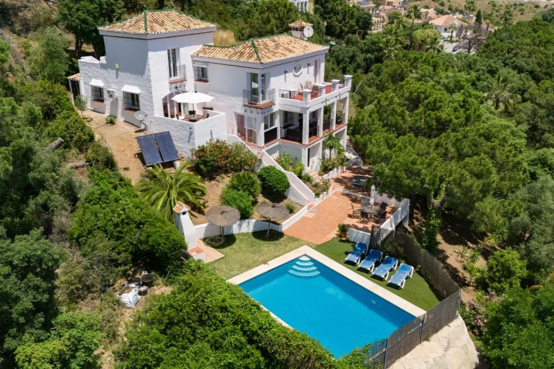 Private Three-Bedroom Villa with Panoramic Sea Views in Estepona