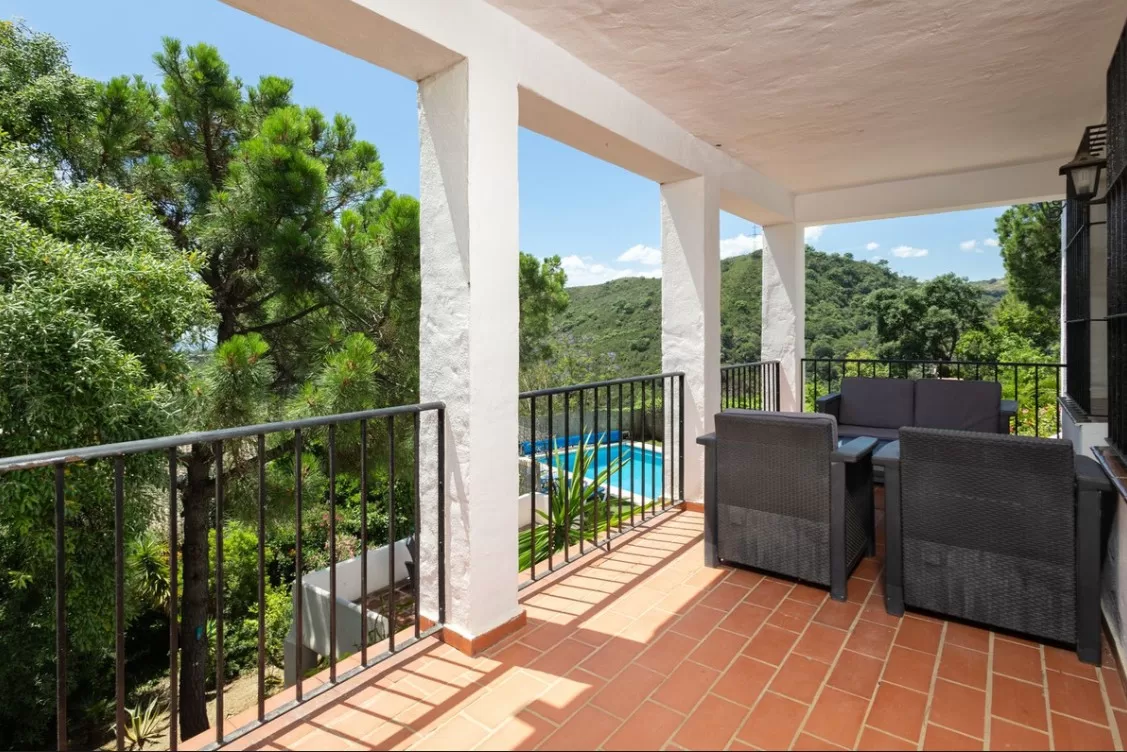 Private Three-Bedroom Villa with Panoramic Sea Views in Estepona — photo 6