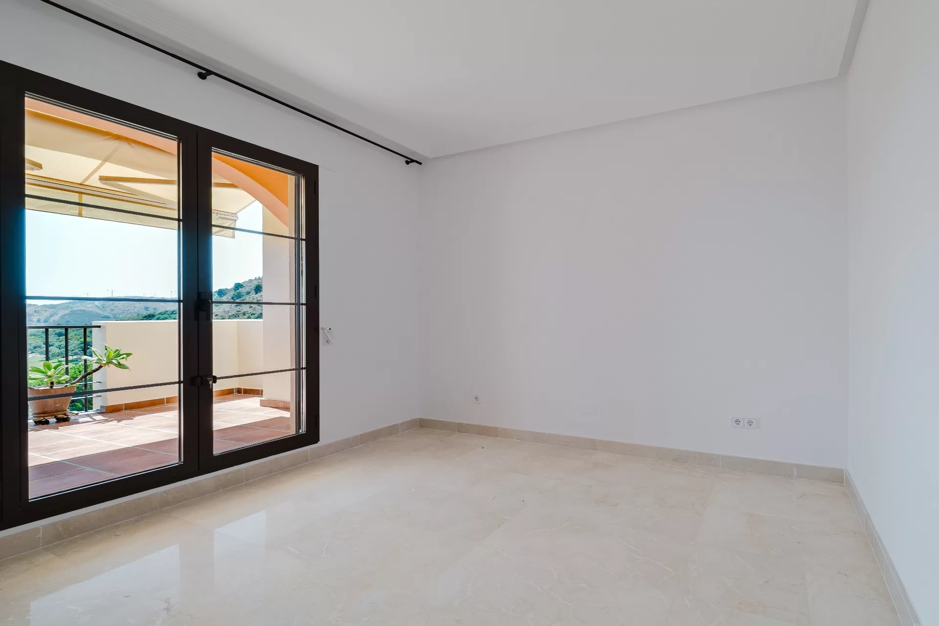 Fully renovated apartment with breathtaking views — La Finca, Los Arqueros Golf & Country Club. views views views! — photo 7