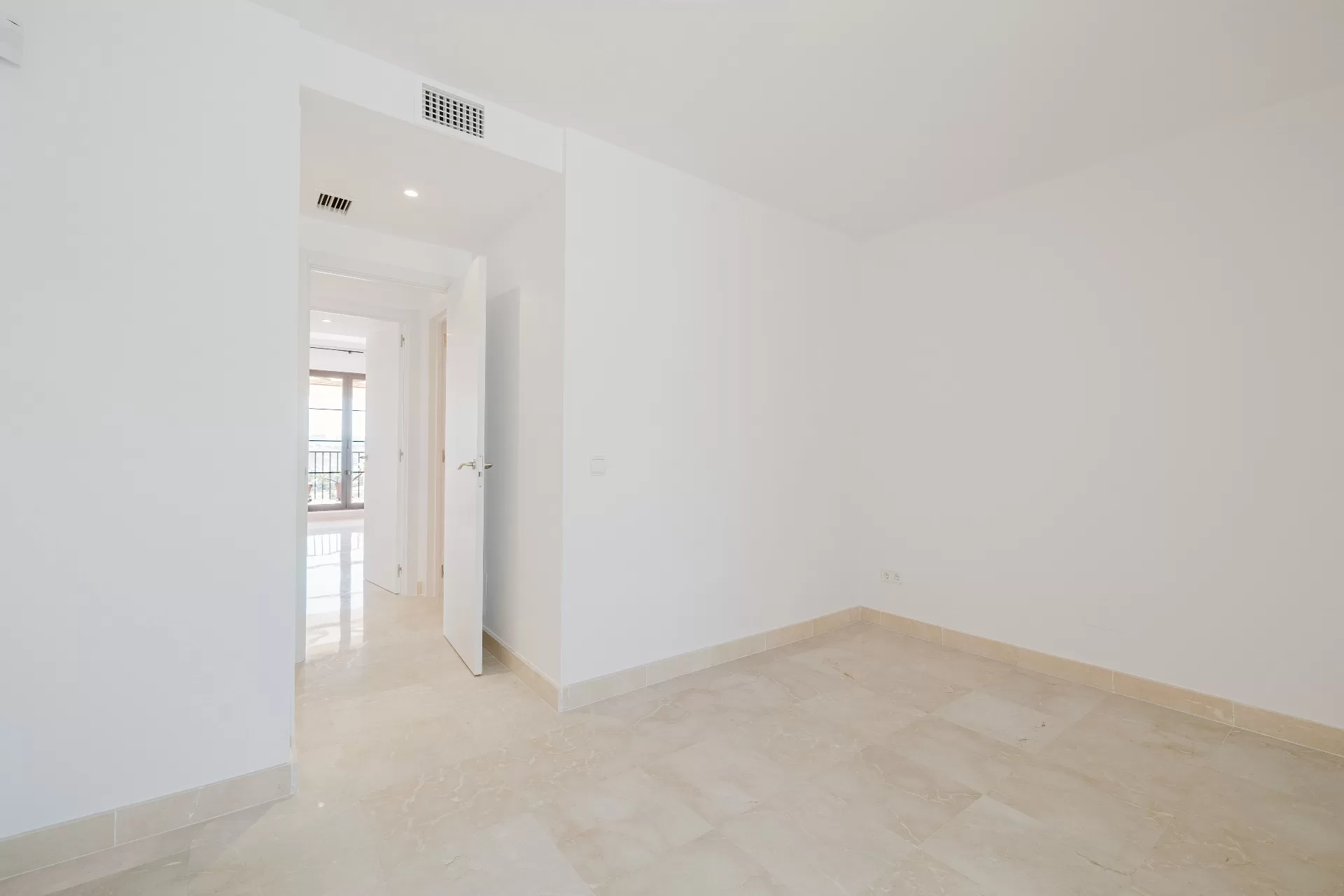 Fully renovated apartment with breathtaking views — La Finca, Los Arqueros Golf & Country Club. views views views! — photo 10