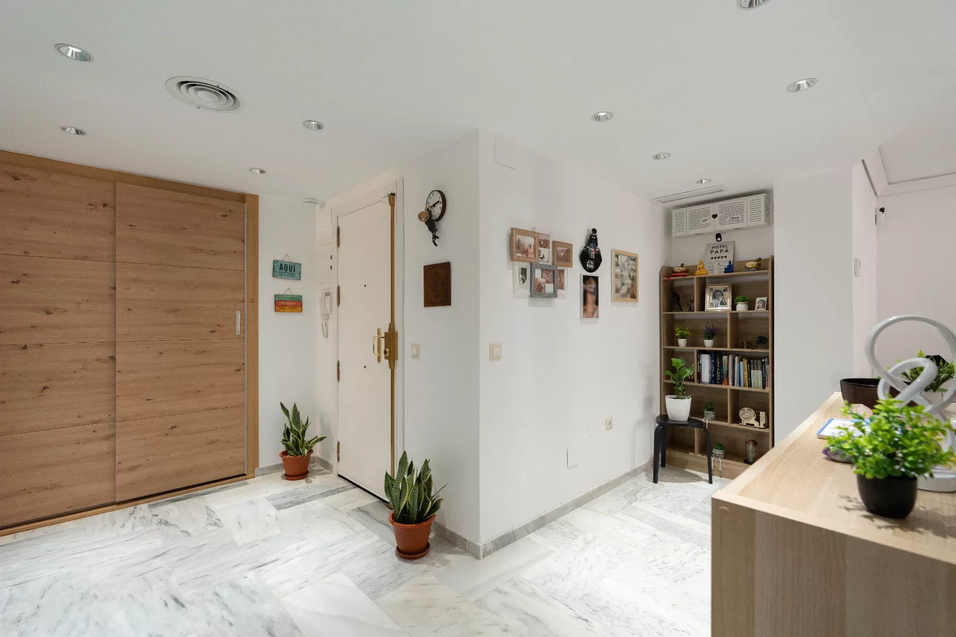 Unique opportunity in a popular neighborhood, 2 bedrooms and cozy terrace — photo 6