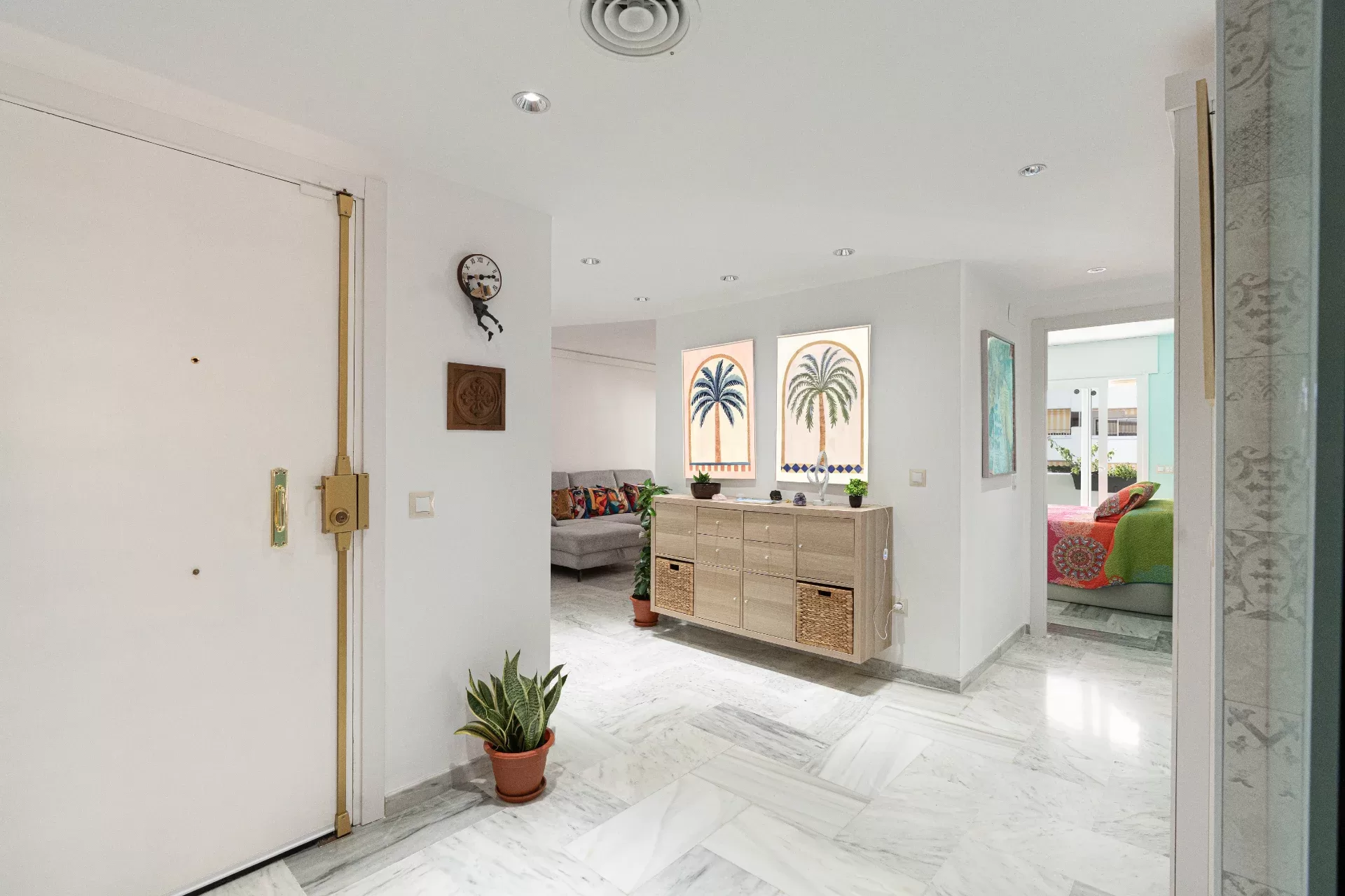 Unique opportunity in a popular neighborhood, 2 bedrooms and cozy terrace — photo 12