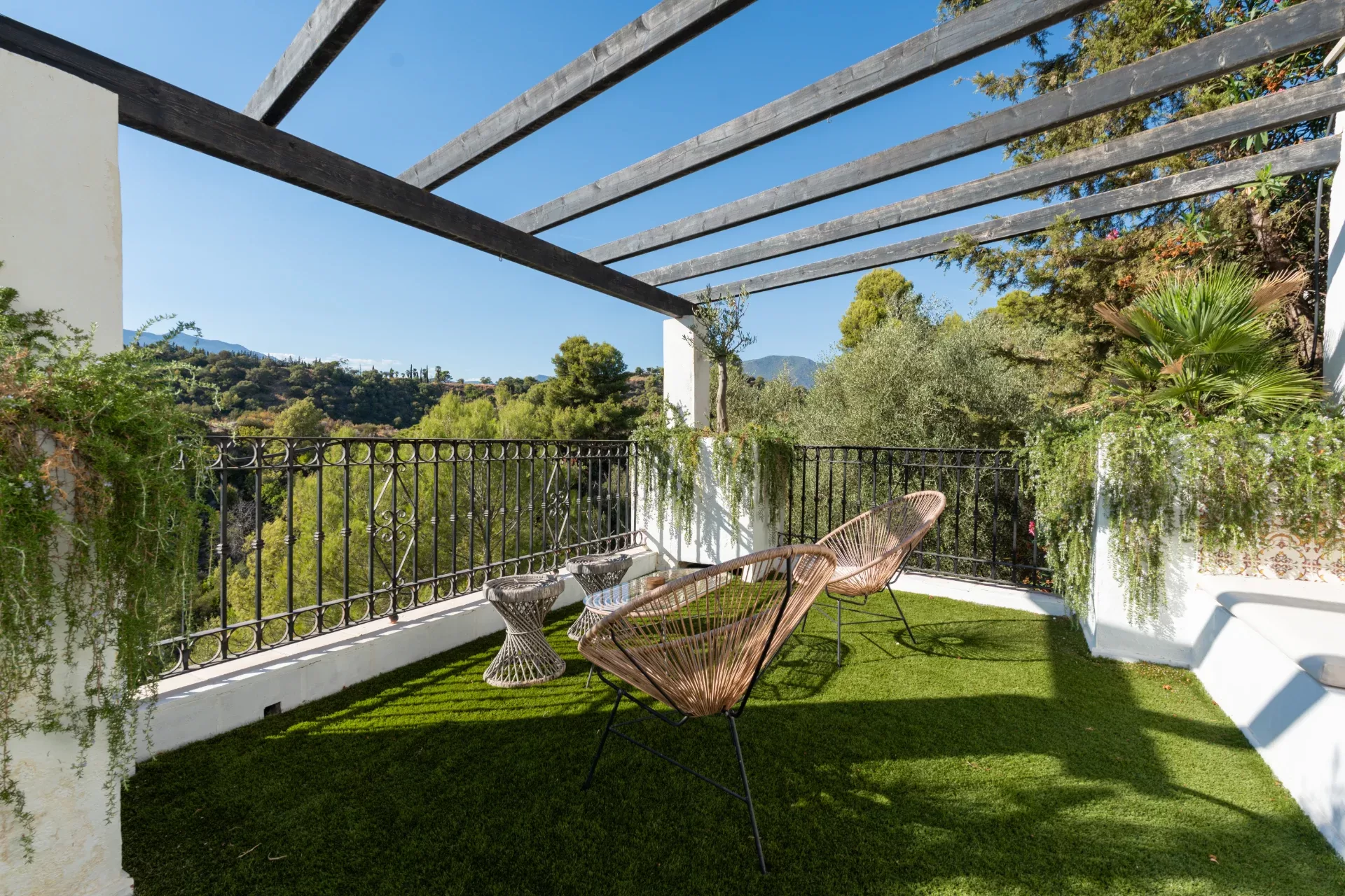 Renovated Home with Panoramic Istán Lake & Mountain Views, Minutes from Marbell — photo 15