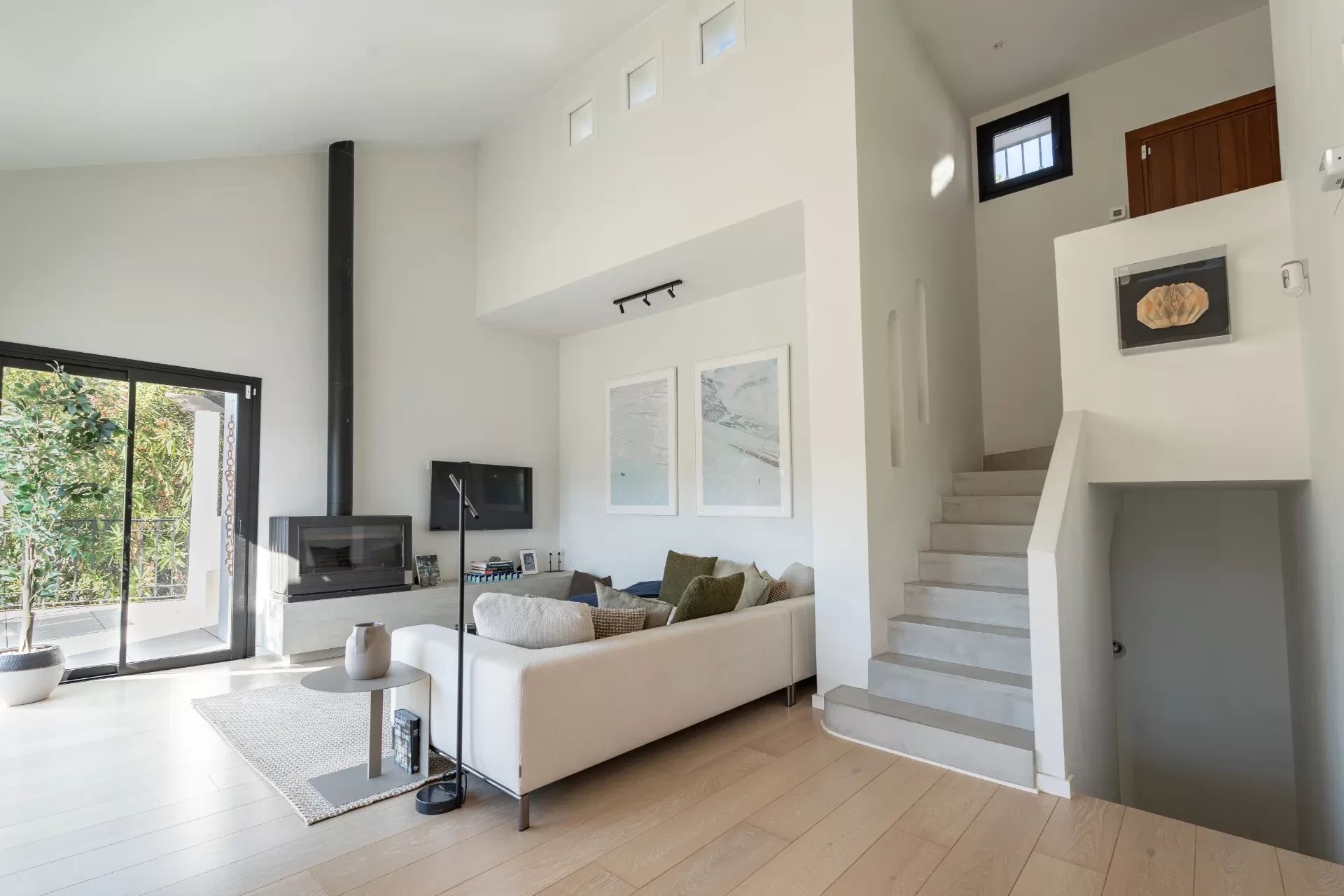 Renovated Home with Panoramic Istán Lake & Mountain Views, Minutes from Marbell — photo 5