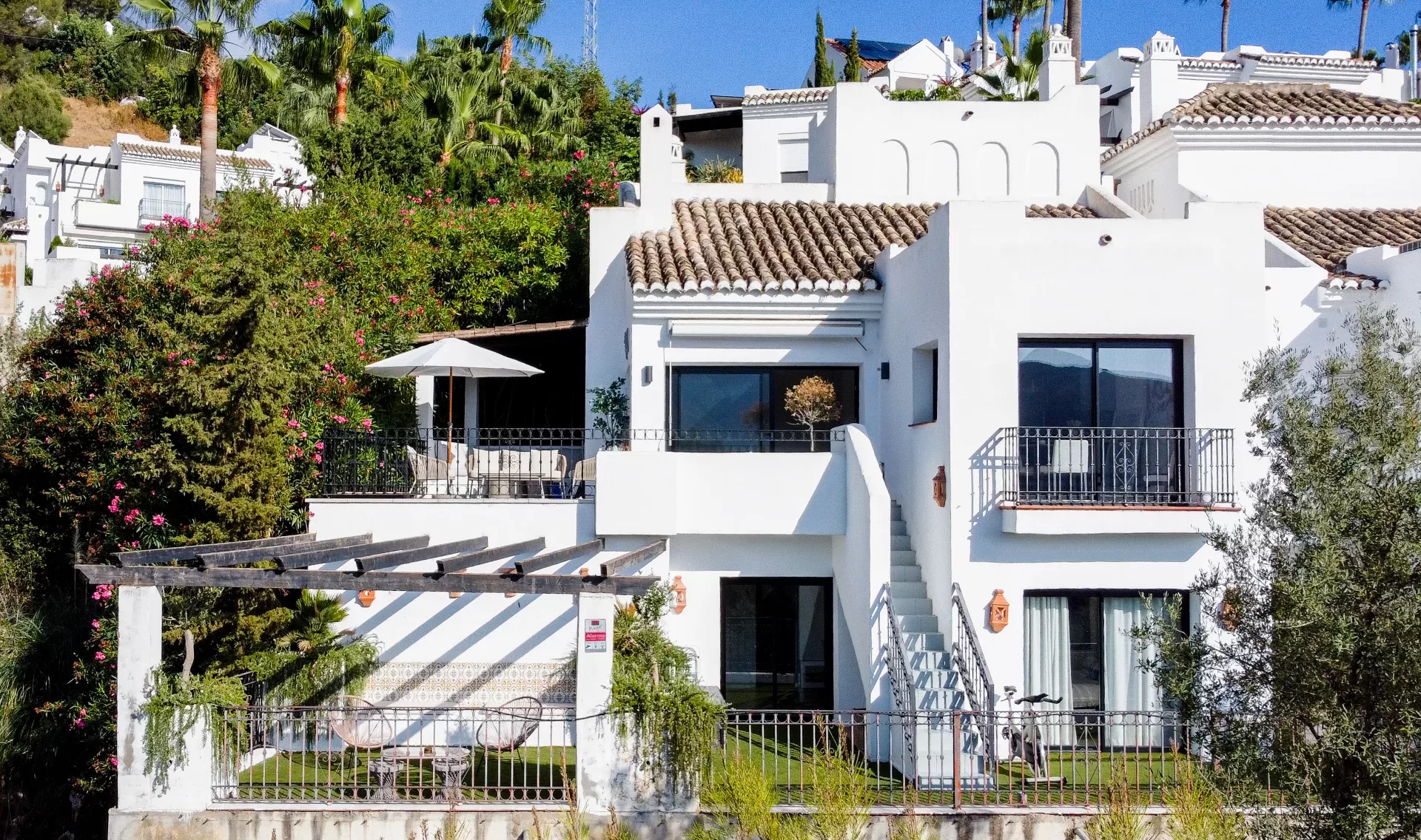 Renovated Home with Panoramic Istán Lake & Mountain Views, Minutes from Marbell