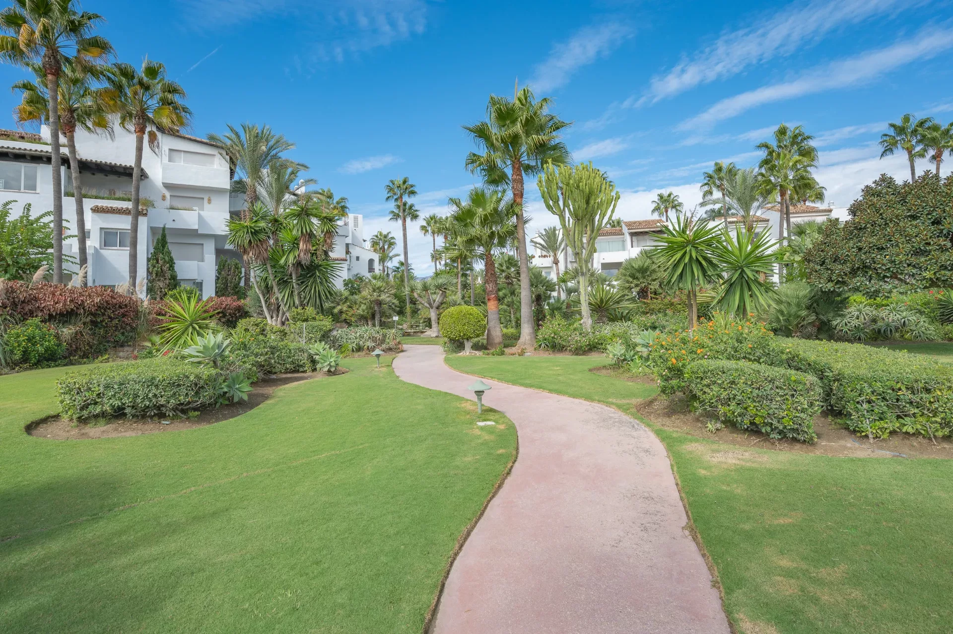 Renovated Ground-Floor Beachfront Apartment with Private Garden in Costalita — photo 3
