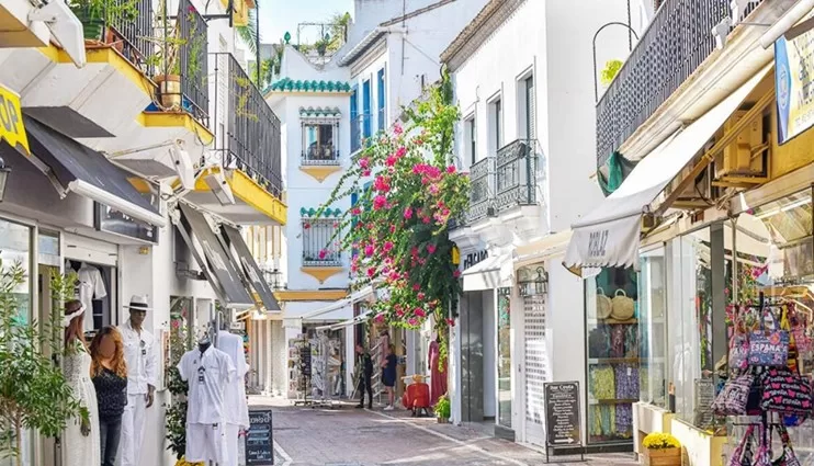 Bright and Spacious 3-Bedroom Property with Large Sunny Terrace in the Heart of Marbella’s Historic Old Town — photo 9