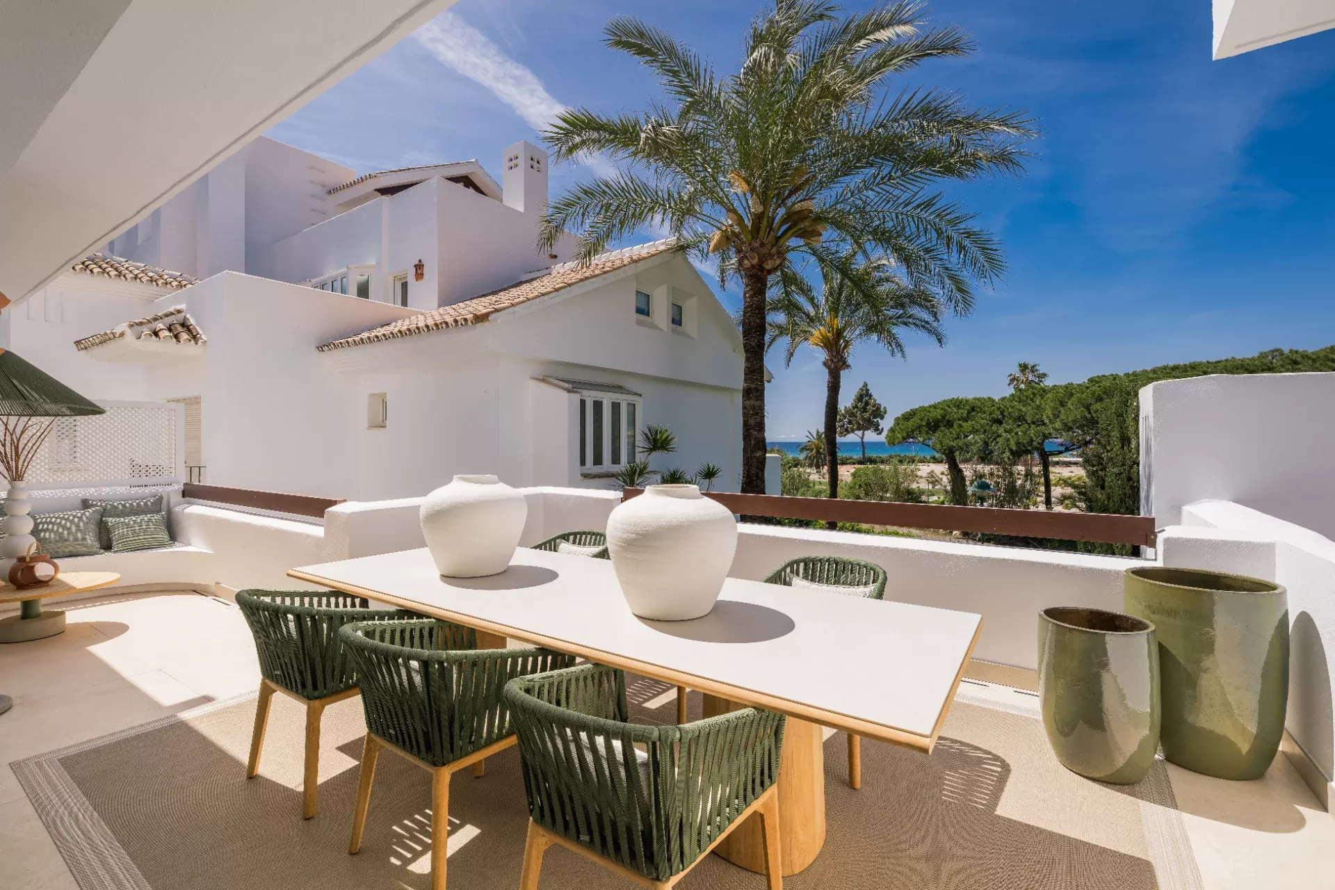 Exceptional Renovated Beachfront Apartment with Panoramic Sea Views in Los Monteros, Marbella — photo 3
