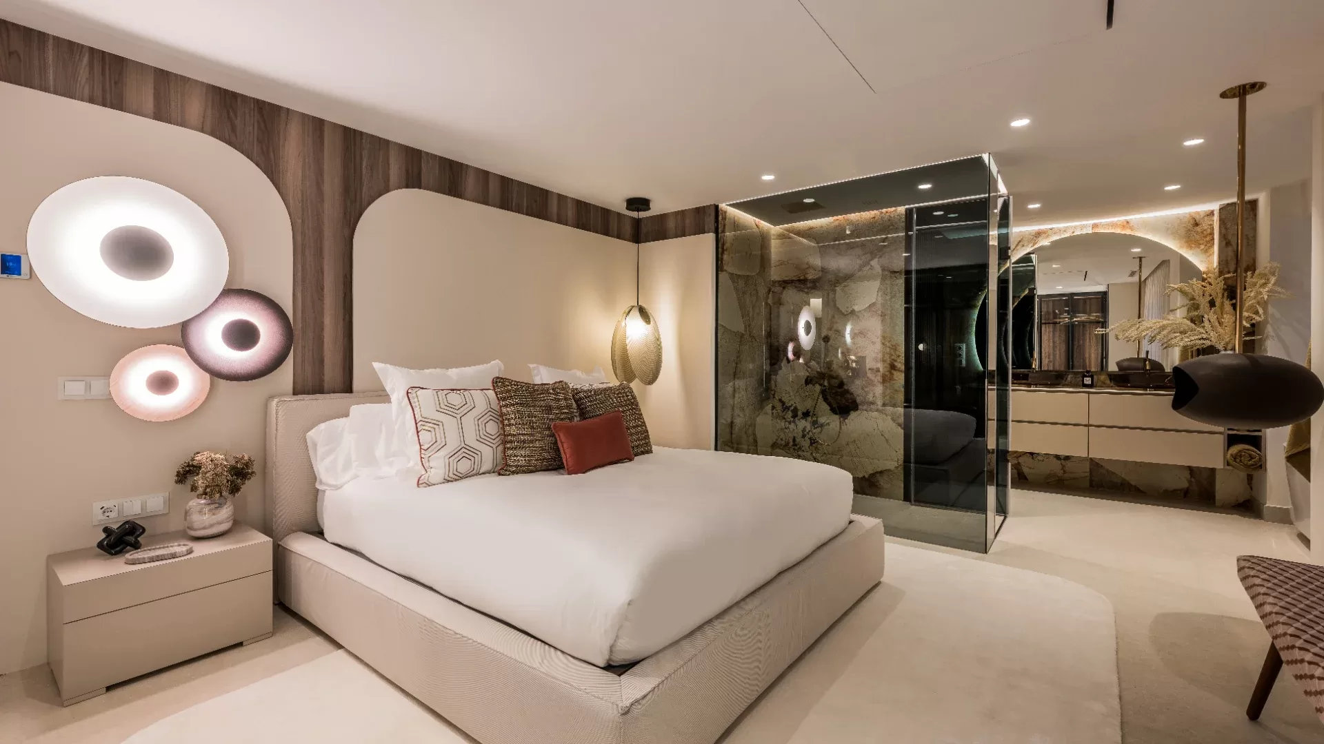 Exceptional Renovated Beachfront Apartment with Panoramic Sea Views in Los Monteros, Marbella — photo 17