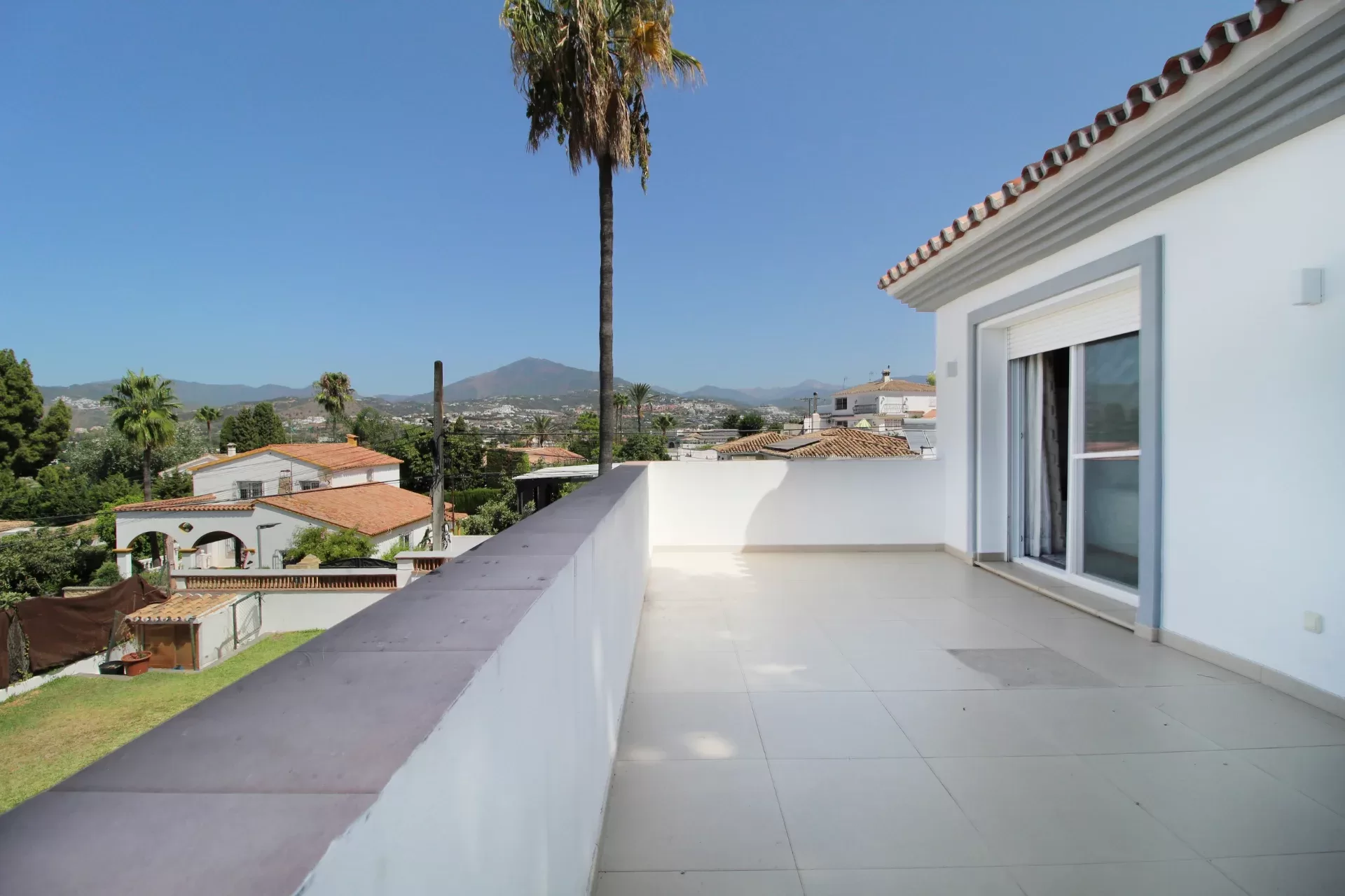 Spacious 5-Bedroom Villa with Private Pool in San Pedro de Alcántara — photo 9