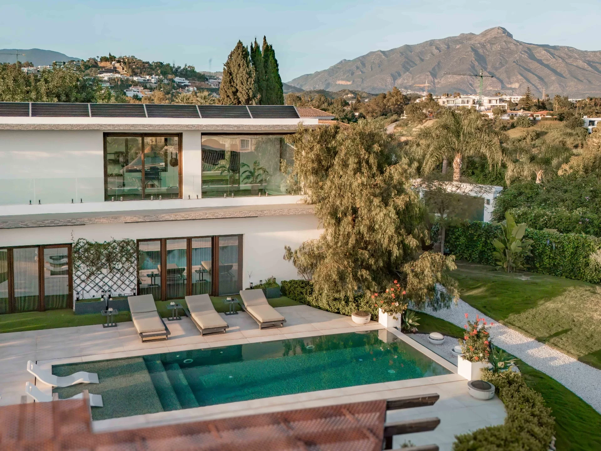 Exclusive luxury Villa with Sea and Mountain views, 5 km from Puerto Banus — photo 16