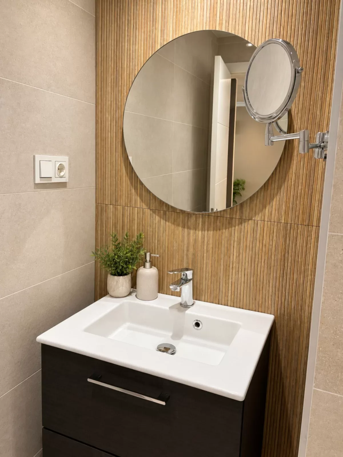 Sophisticated and fully renovated apartment in the exclusive beachfront urbanization Castiglione in San Pedro de Alcántara — photo 10