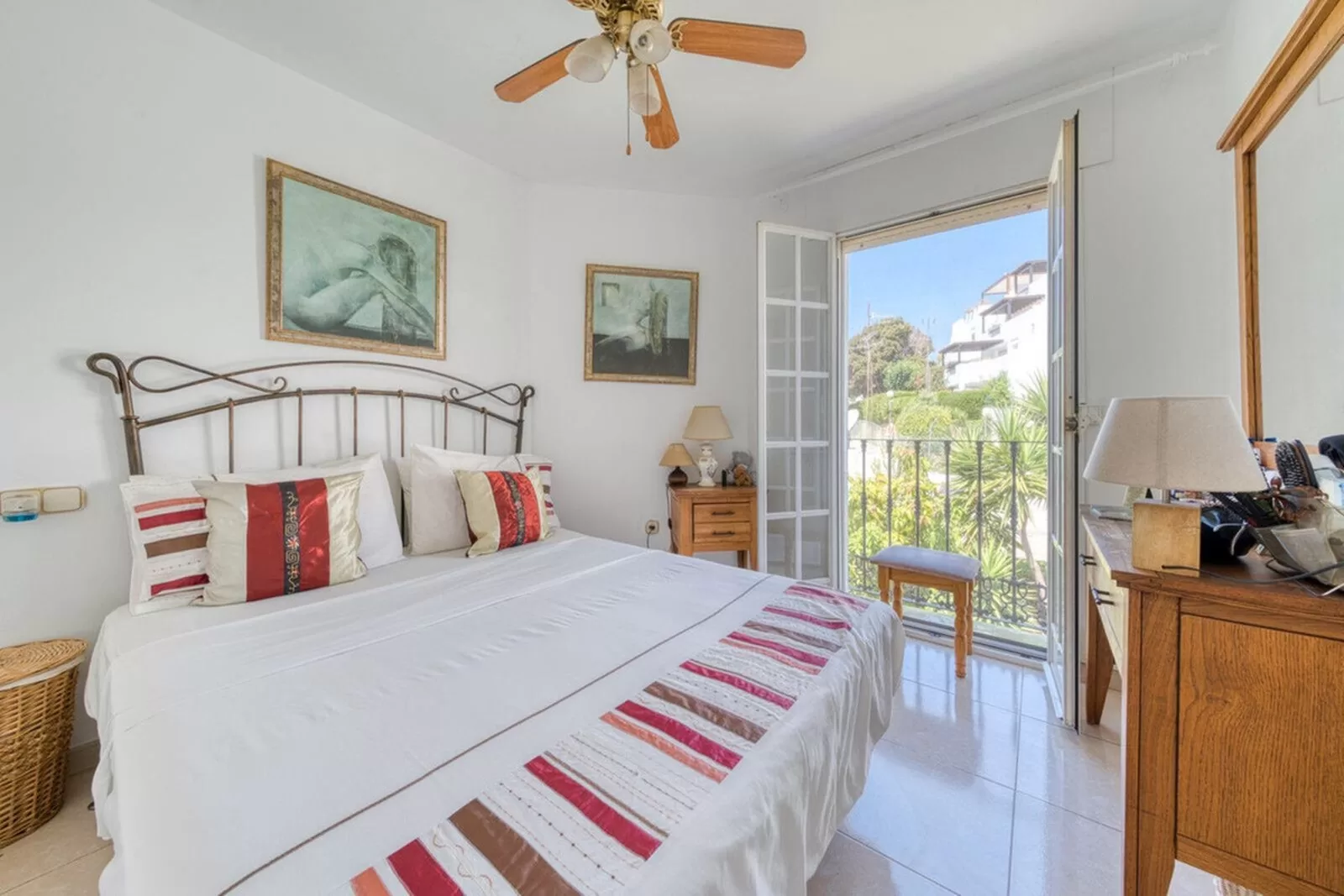Stylish End-of-Terrace Townhouse with Private Garden | Bel Air, New Golden Mile — photo 6